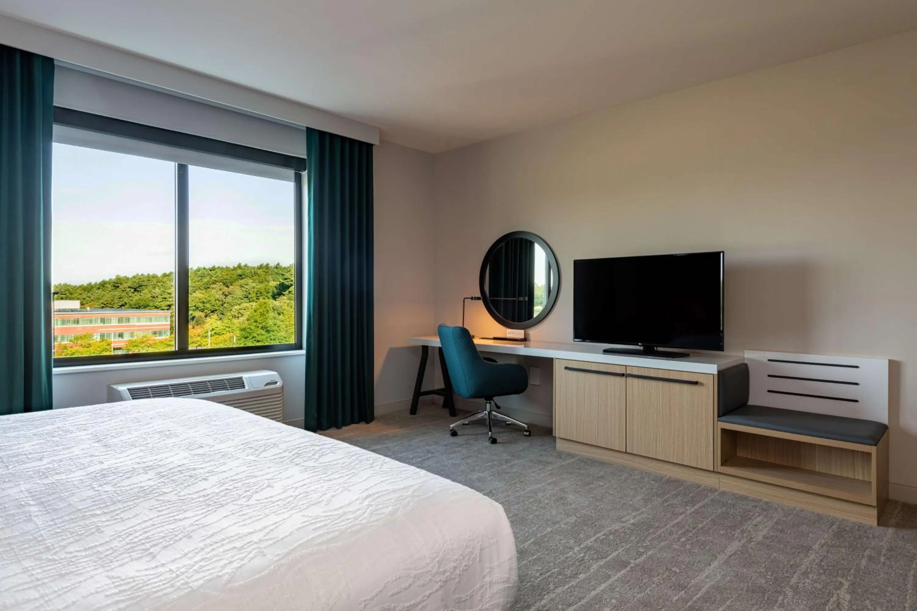 Photo of the whole room, Bed in Hilton Garden Inn Boston Canton, Ma