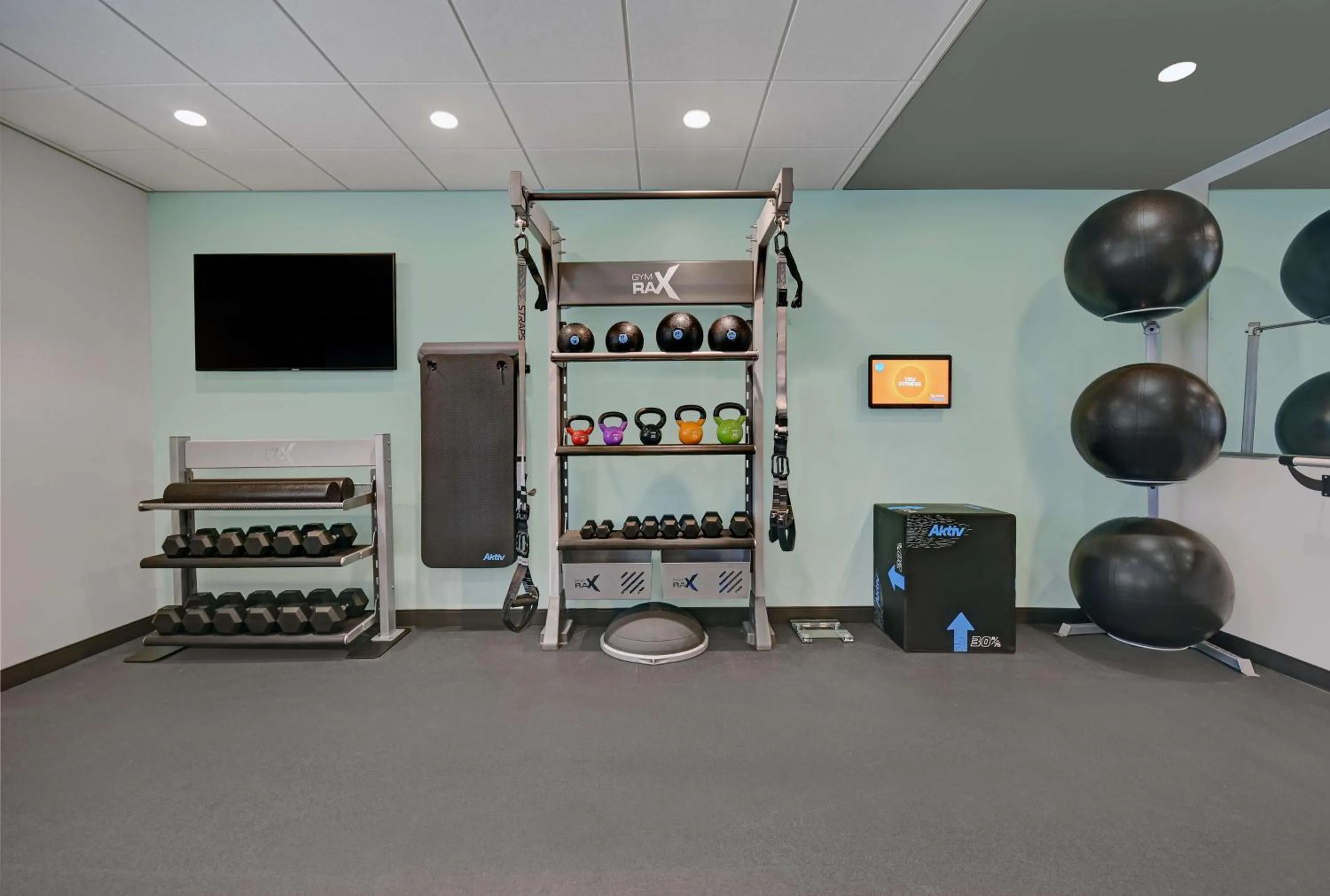 Fitness centre/facilities in Tru By Hilton Troy Detroit, Mi