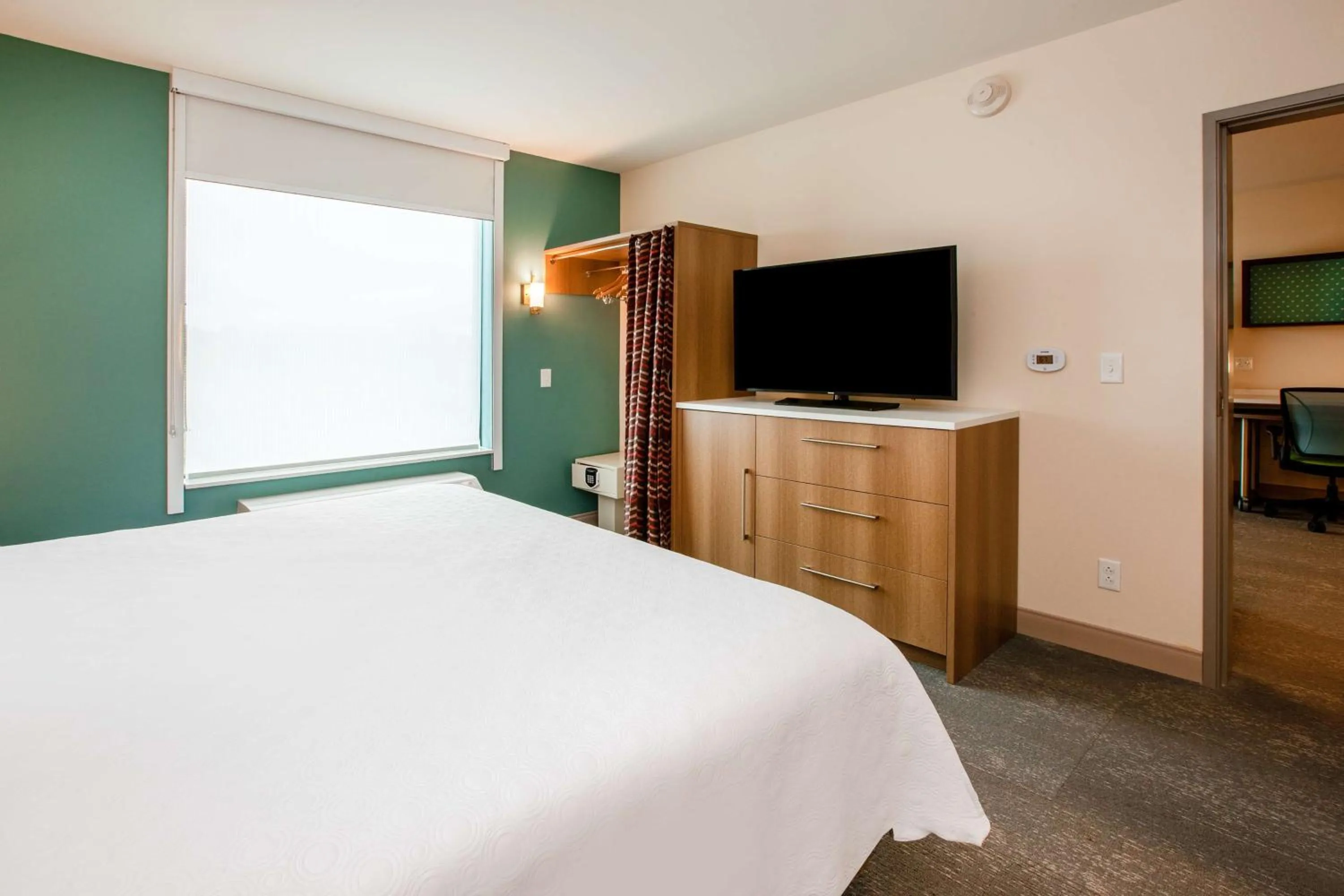 Bedroom, Bed in Home2 Suites By Hilton Lewisburg, Wv