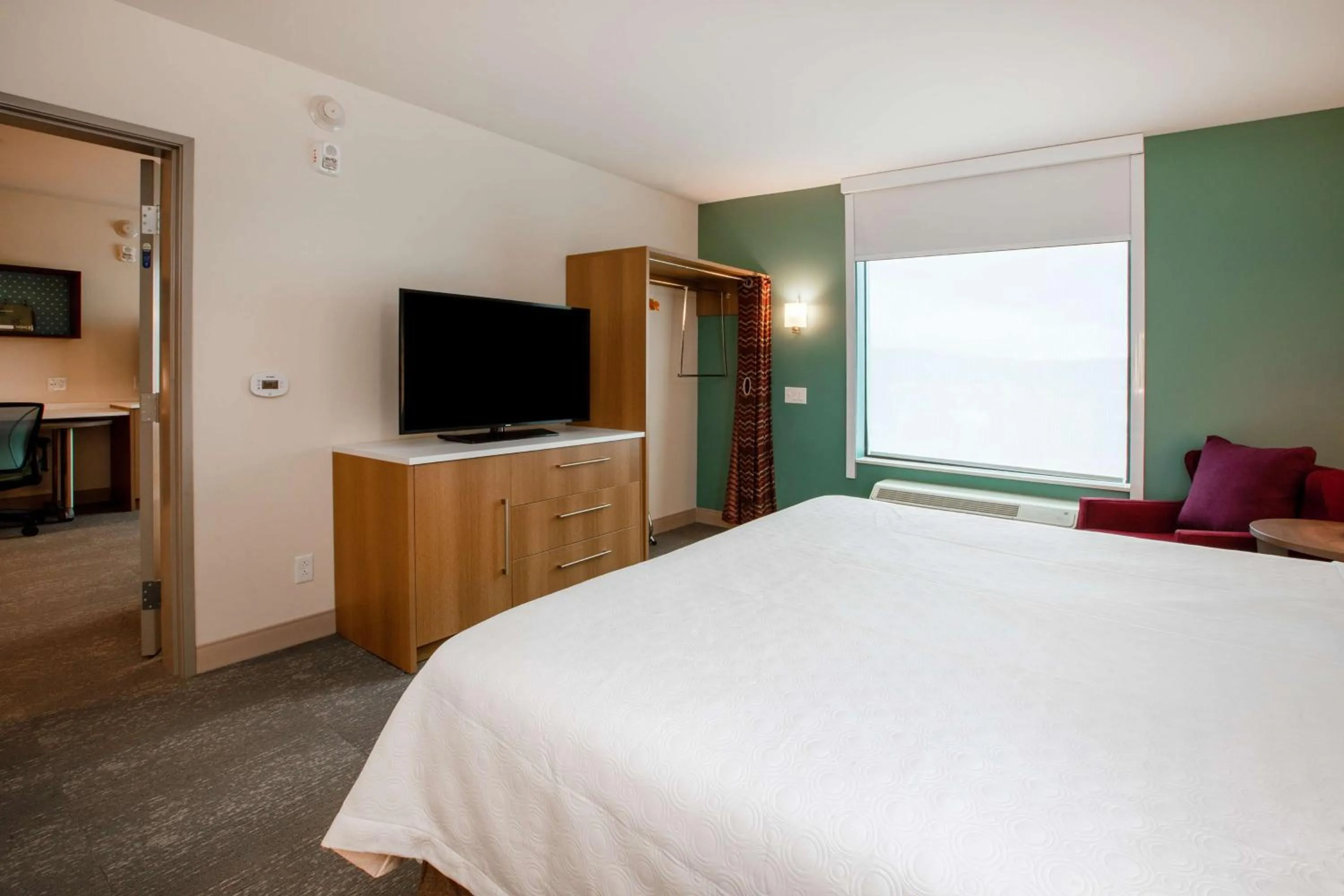 Bedroom, Bed in Home2 Suites By Hilton Lewisburg, Wv