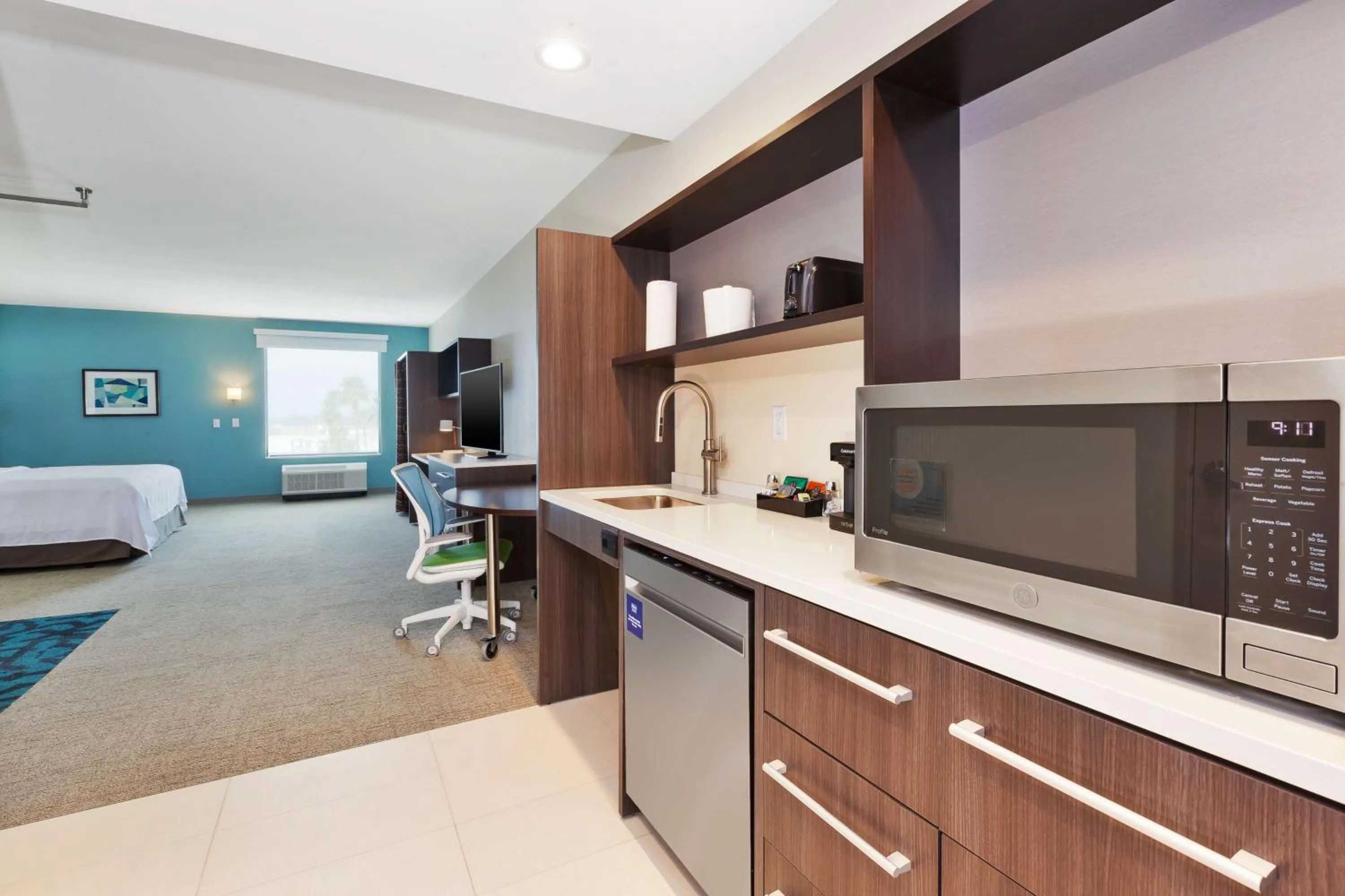 Kitchen or kitchenette in Home2 Suites By Hilton Tucson Airport, Az