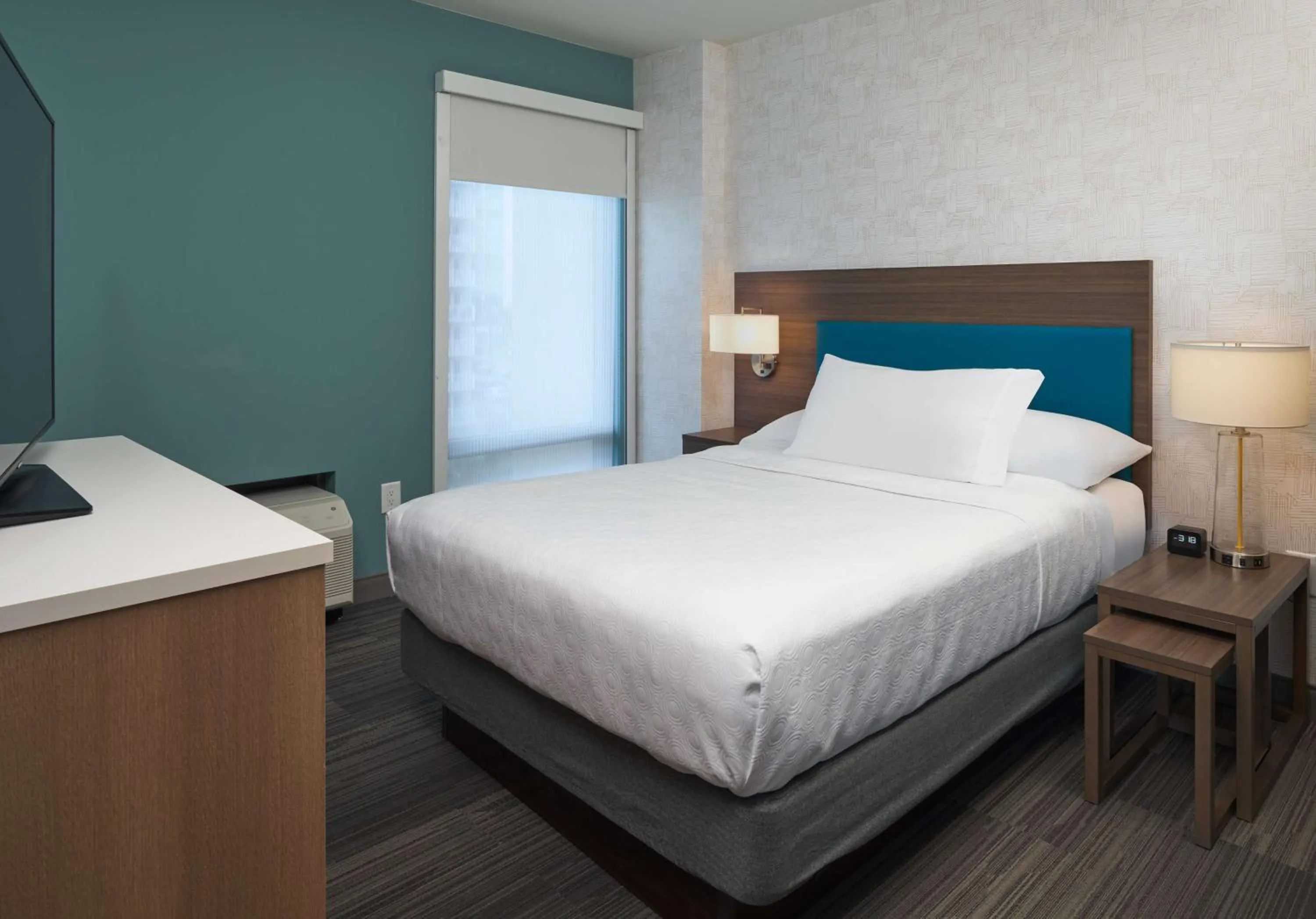 Bed in Home2 Suites By Hilton Pompano Beach Pier, Fl