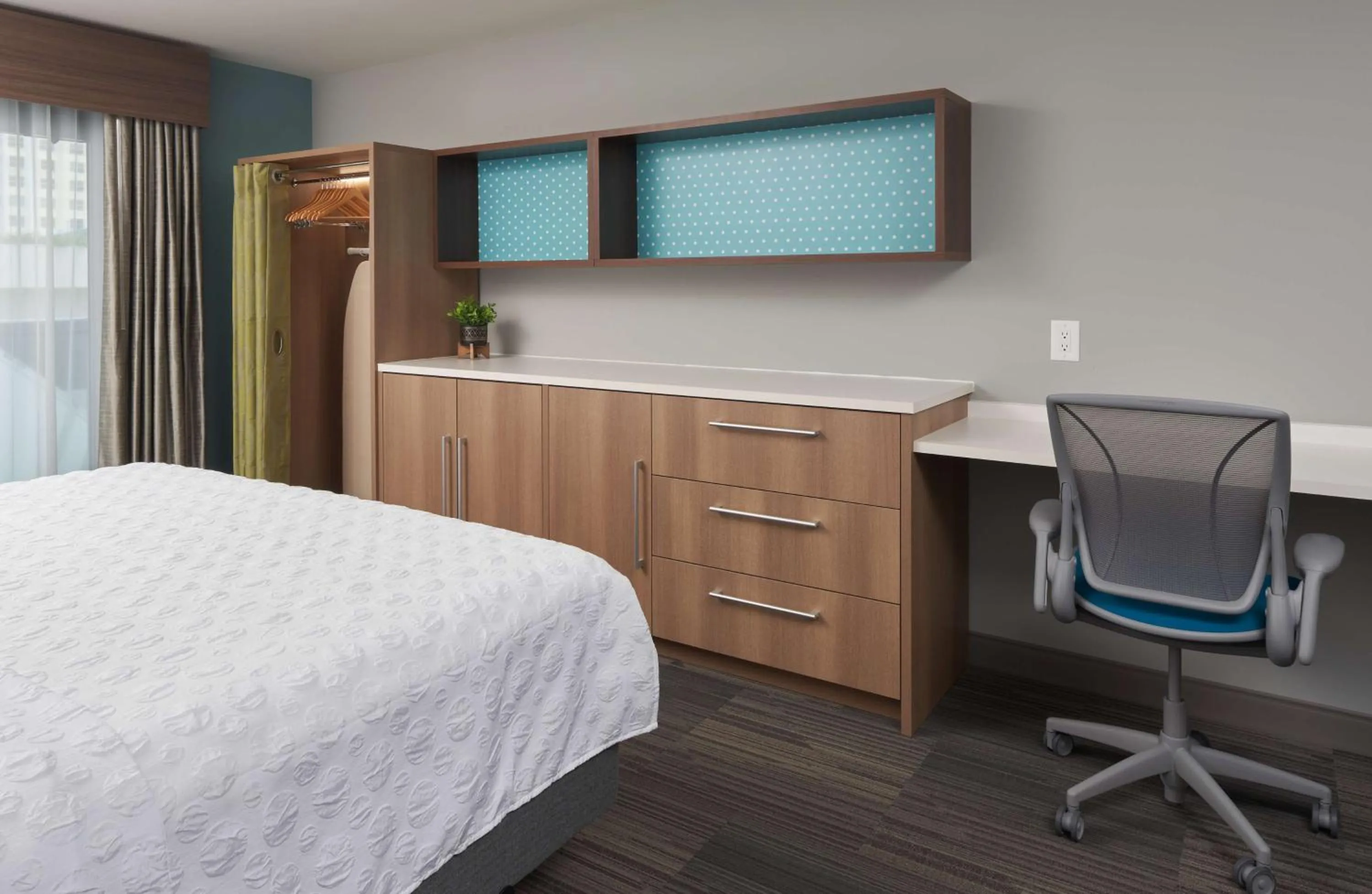 Bedroom, Bed in Home2 Suites By Hilton Pompano Beach Pier, Fl