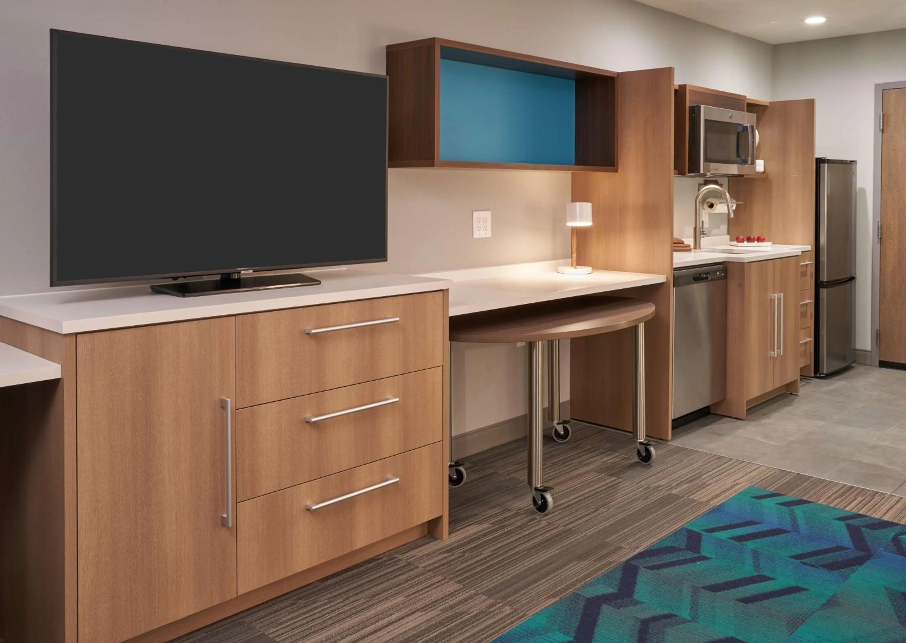 Kitchen or kitchenette in Home2 Suites By Hilton Pompano Beach Pier, Fl