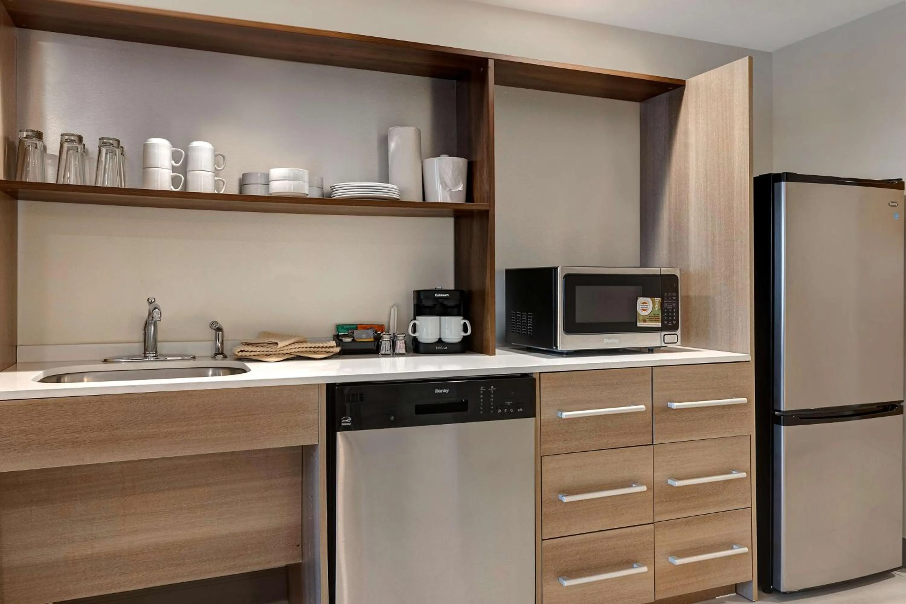 Kitchen or kitchenette in Home2 Suites by Hilton Gulf Breeze Pensacola Area, FL