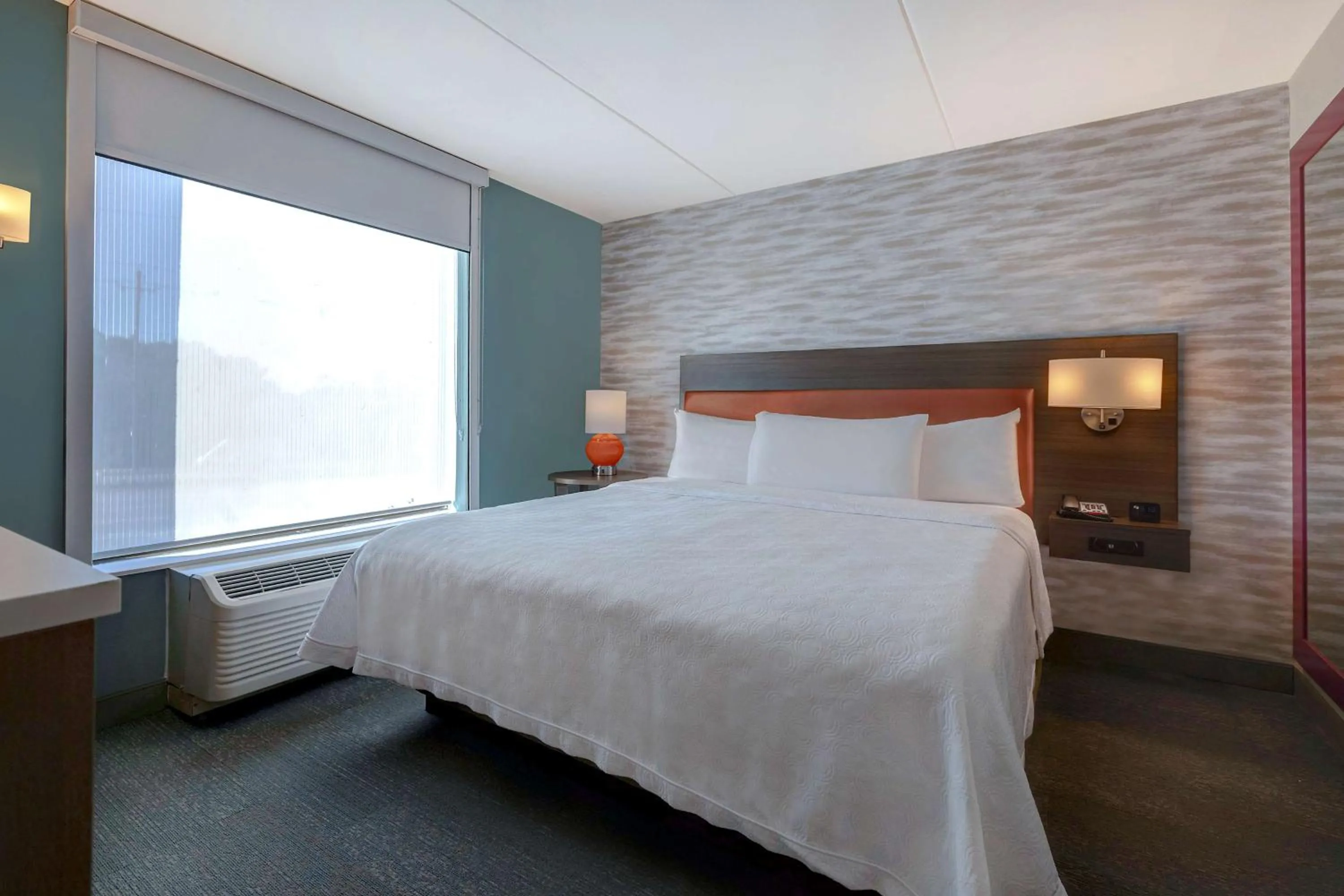 Bed in Home2 Suites by Hilton Gulf Breeze Pensacola Area, FL