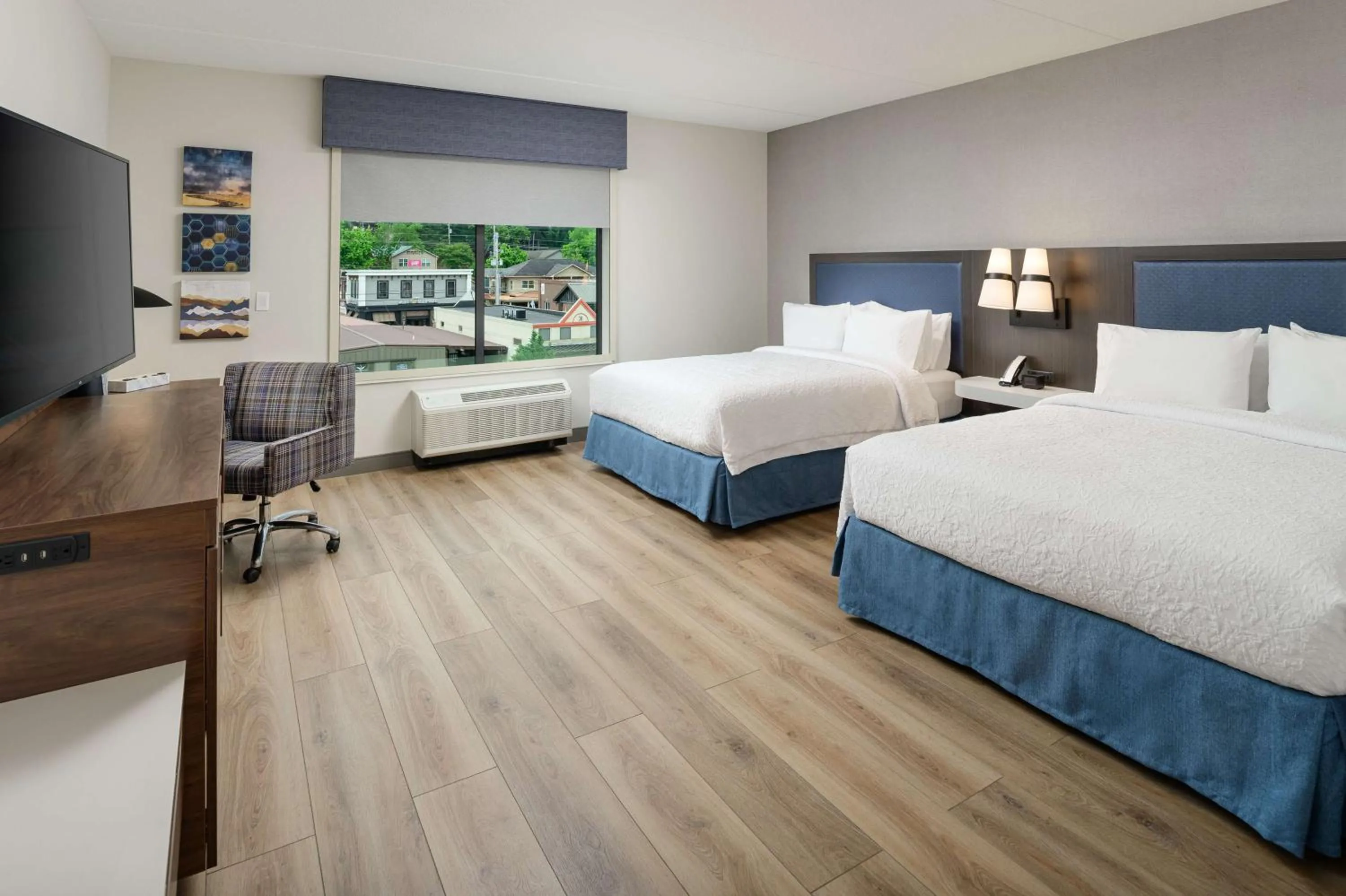 Bed in Hampton Inn Blue Ridge, GA