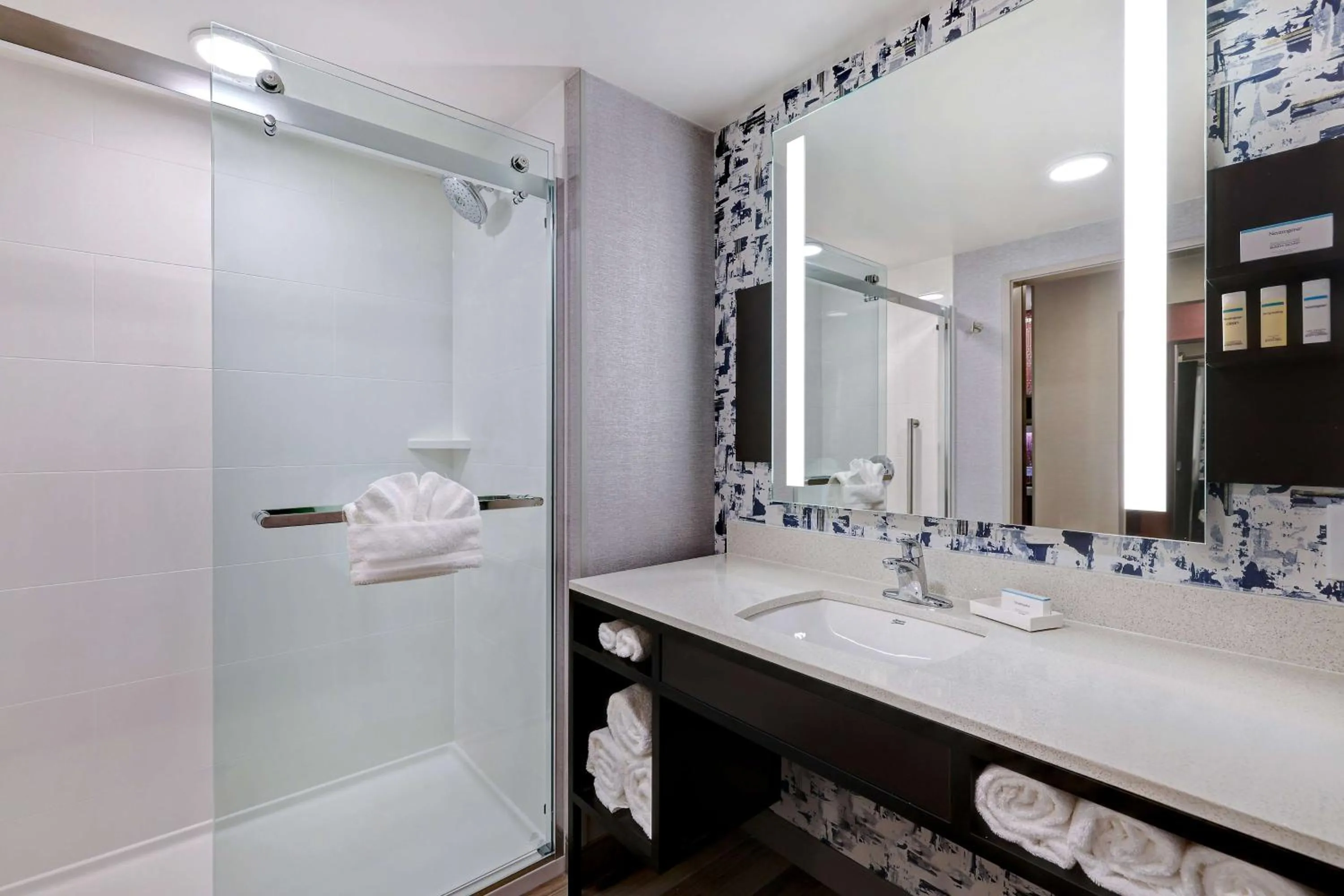 Bathroom in Hilton Garden Inn Cedar Rapids