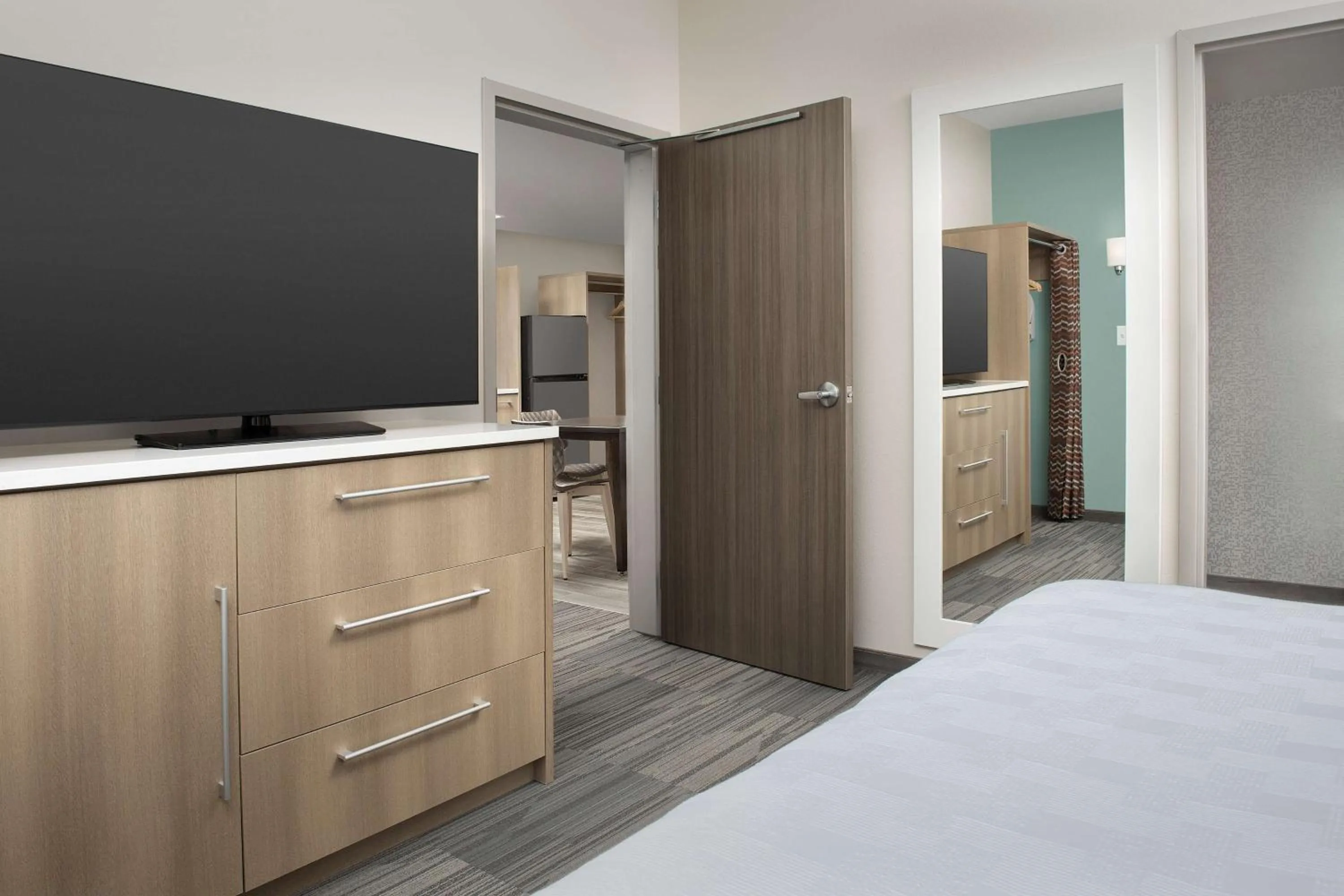 Bedroom, Bed in Home2 Suites By Hilton Columbus Polaris