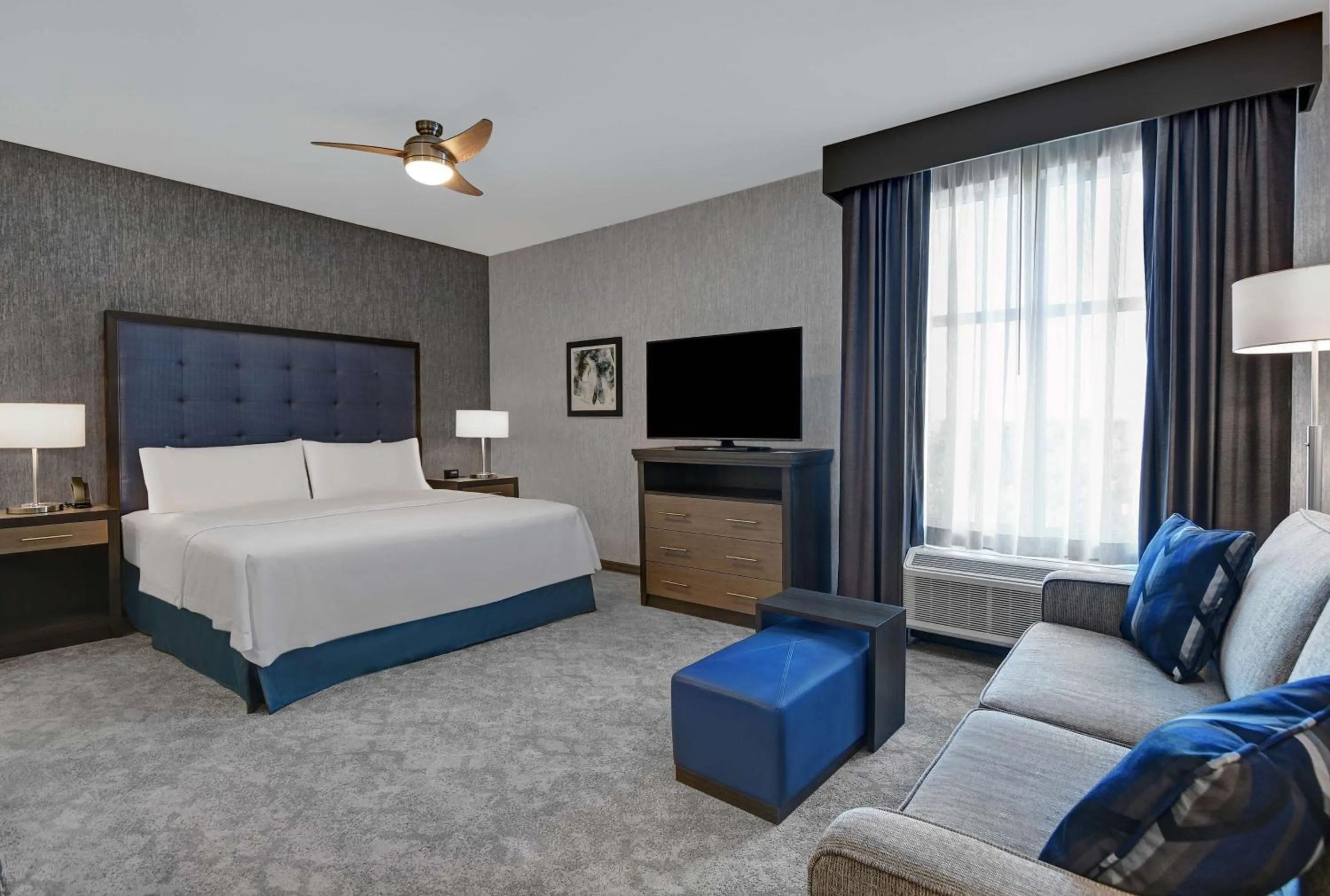 Bedroom, Bed in Homewood Suites By Hilton Edison Woodbridge, NJ