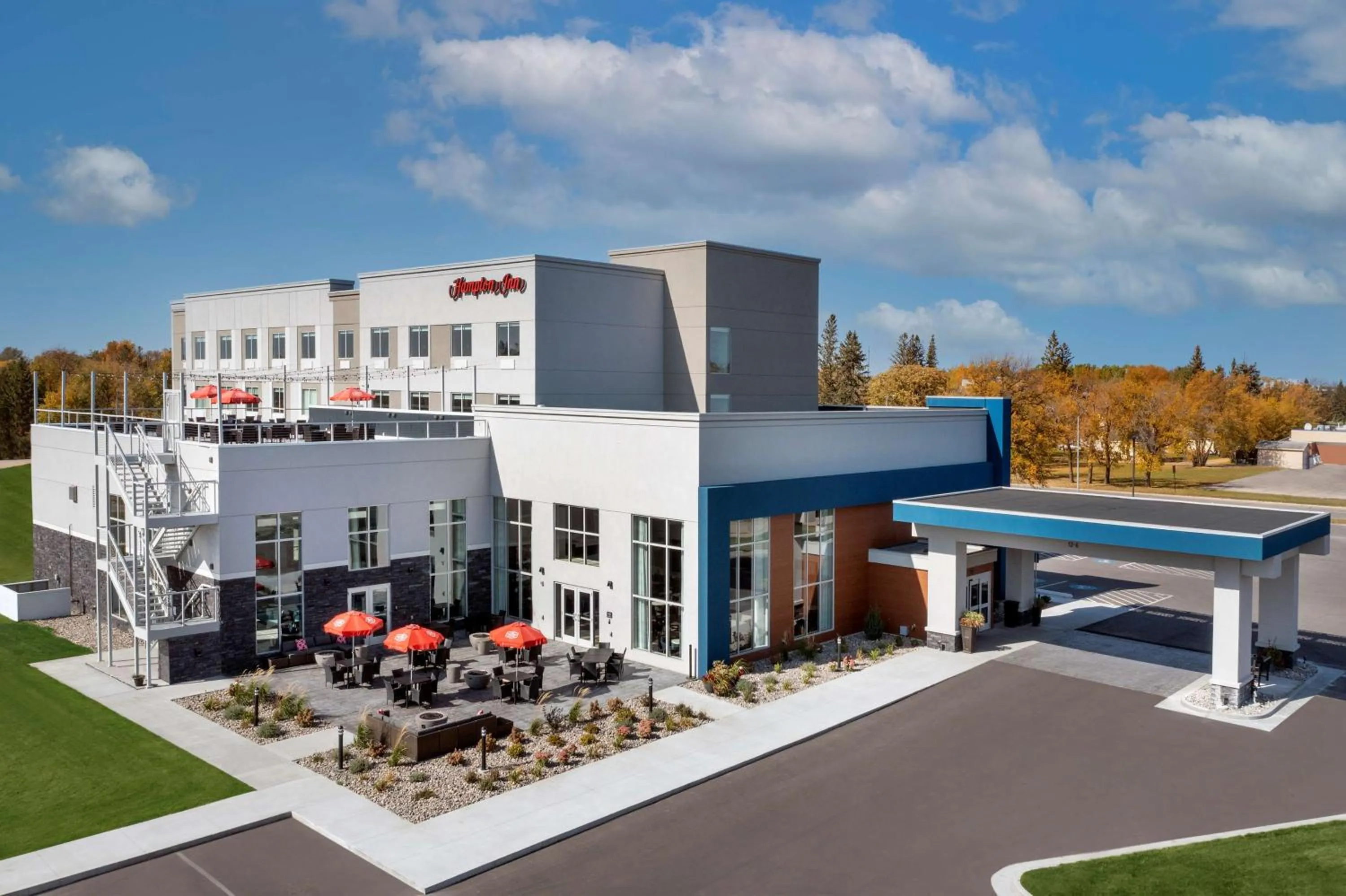 Property building in Hampton Inn Warroad, MN