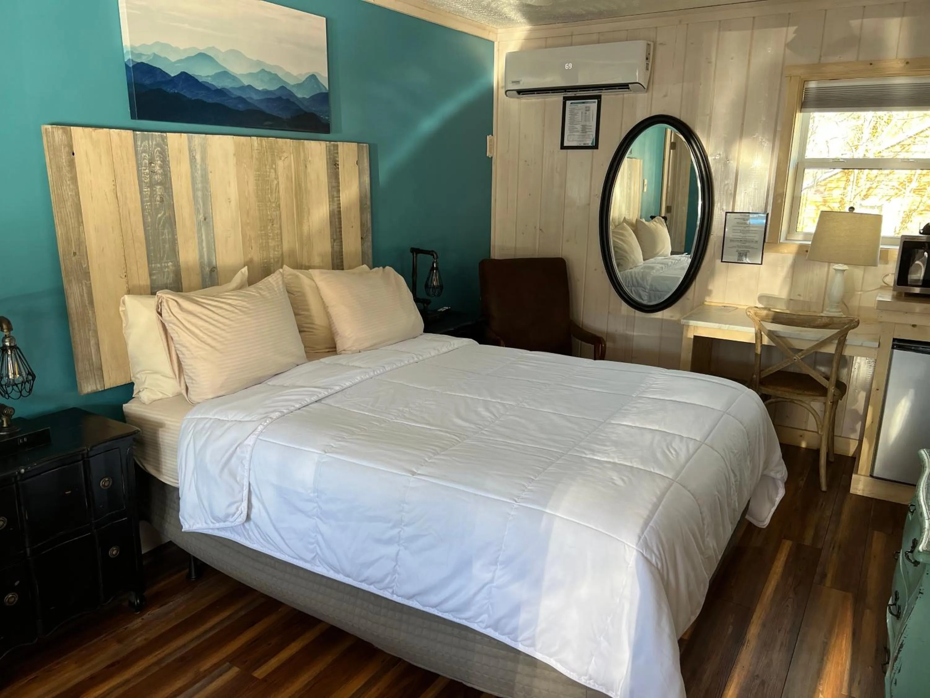 Bed in Homestead Inn - Blowing Rock