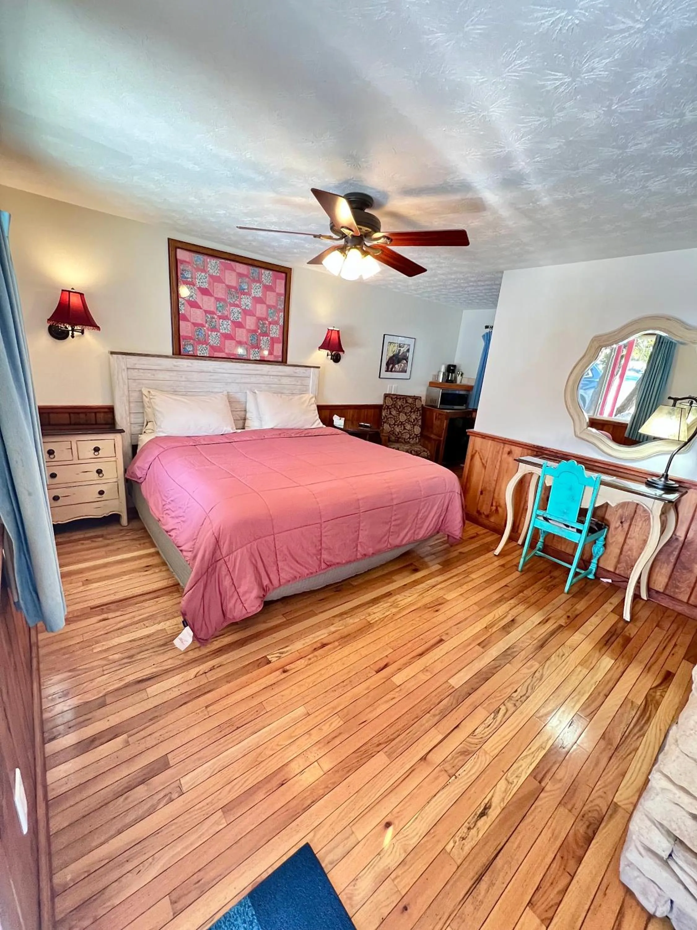 Bed in Homestead Inn - Blowing Rock