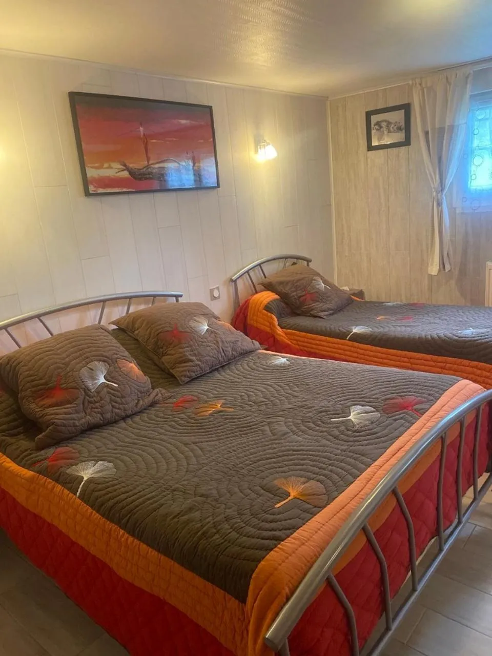 Photo of the whole room, Bed in Chambres et table d'hôtes Floromel La Souterraine en rez de chaussee