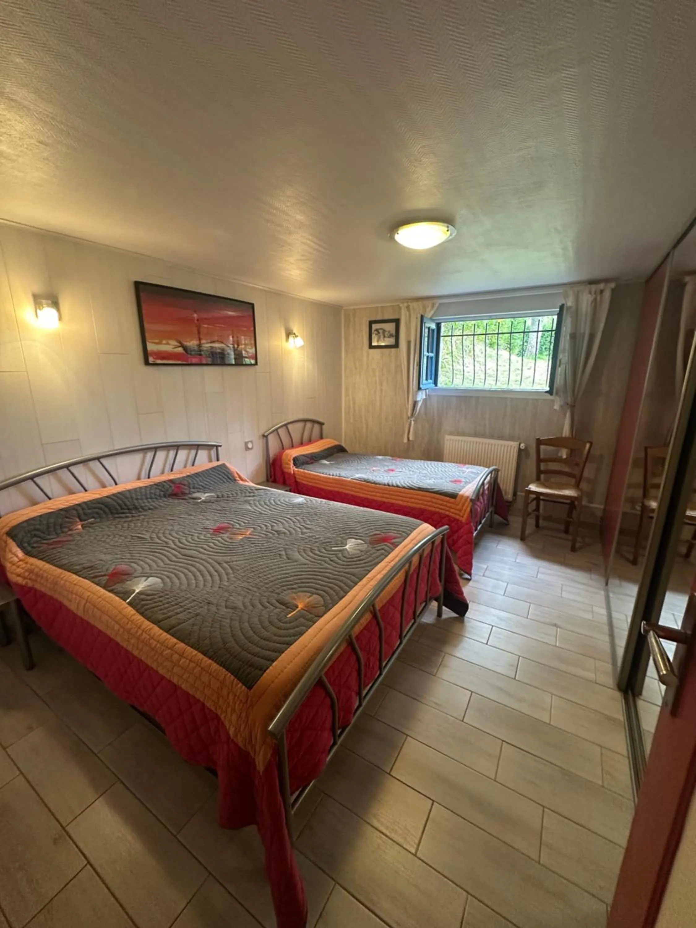 Photo of the whole room, Bed in Chambres et table d'hôtes Floromel La Souterraine en rez de chaussee