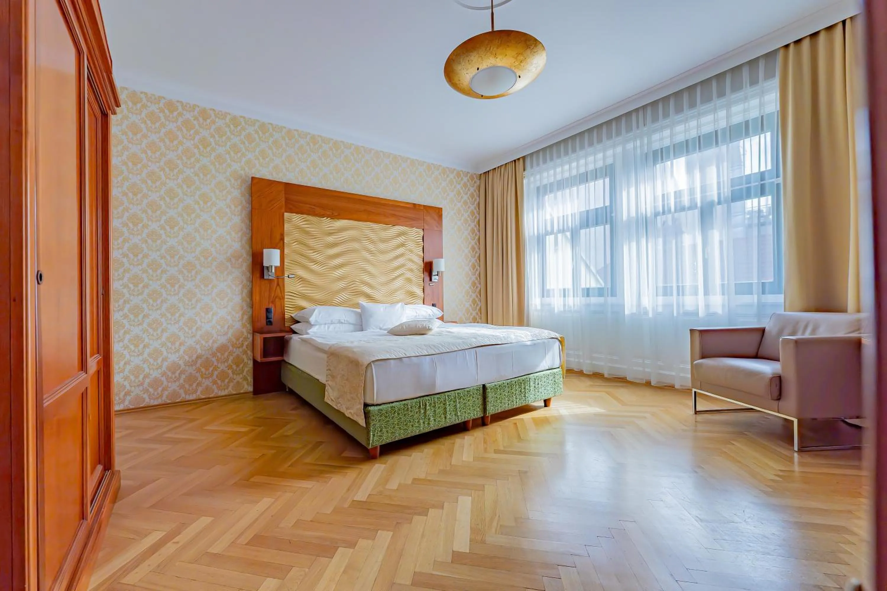 Bedroom, Bed in Hotel Josefshof am Rathaus
