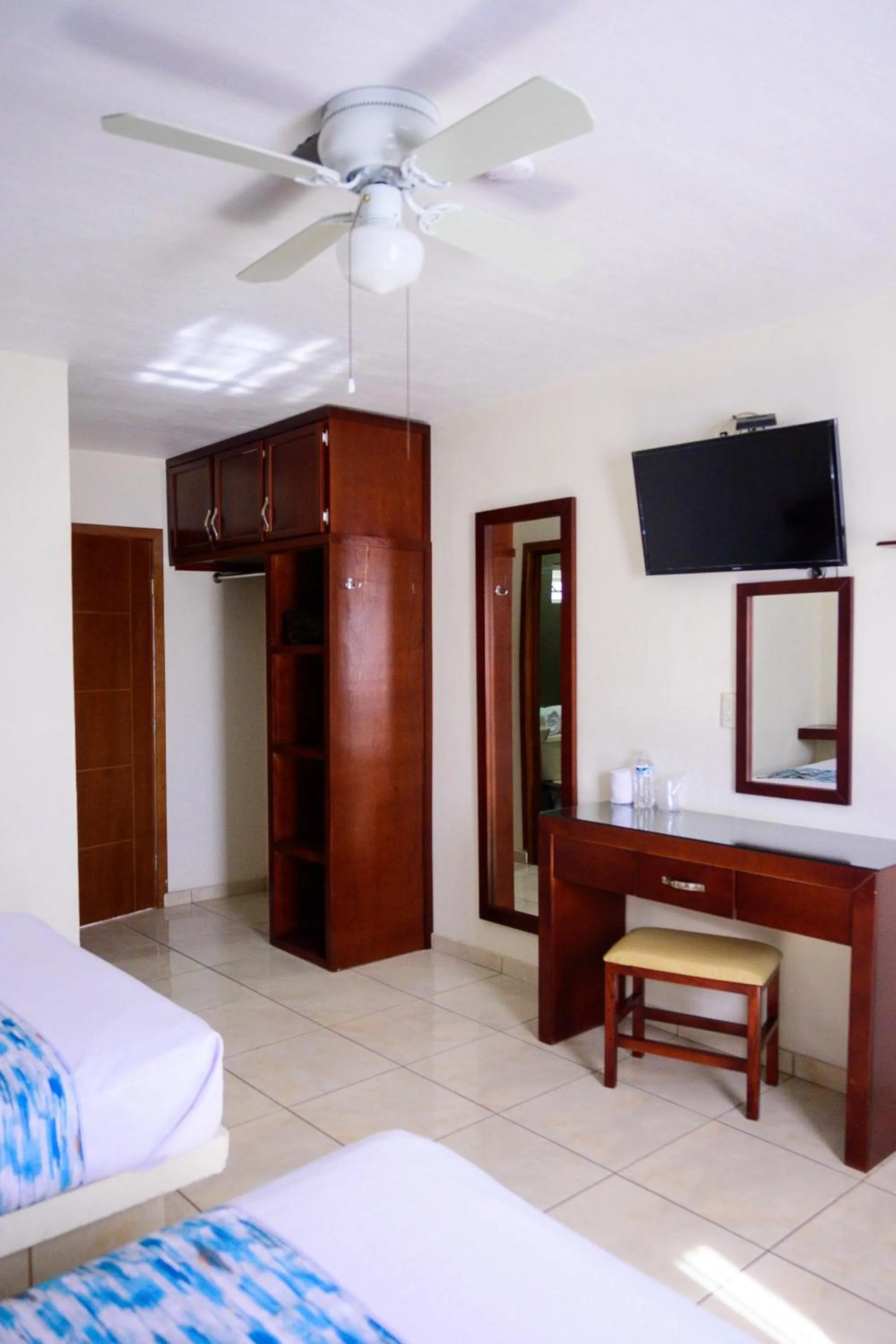 fireplace, Bed in Hotel Acuario En Ocotlán