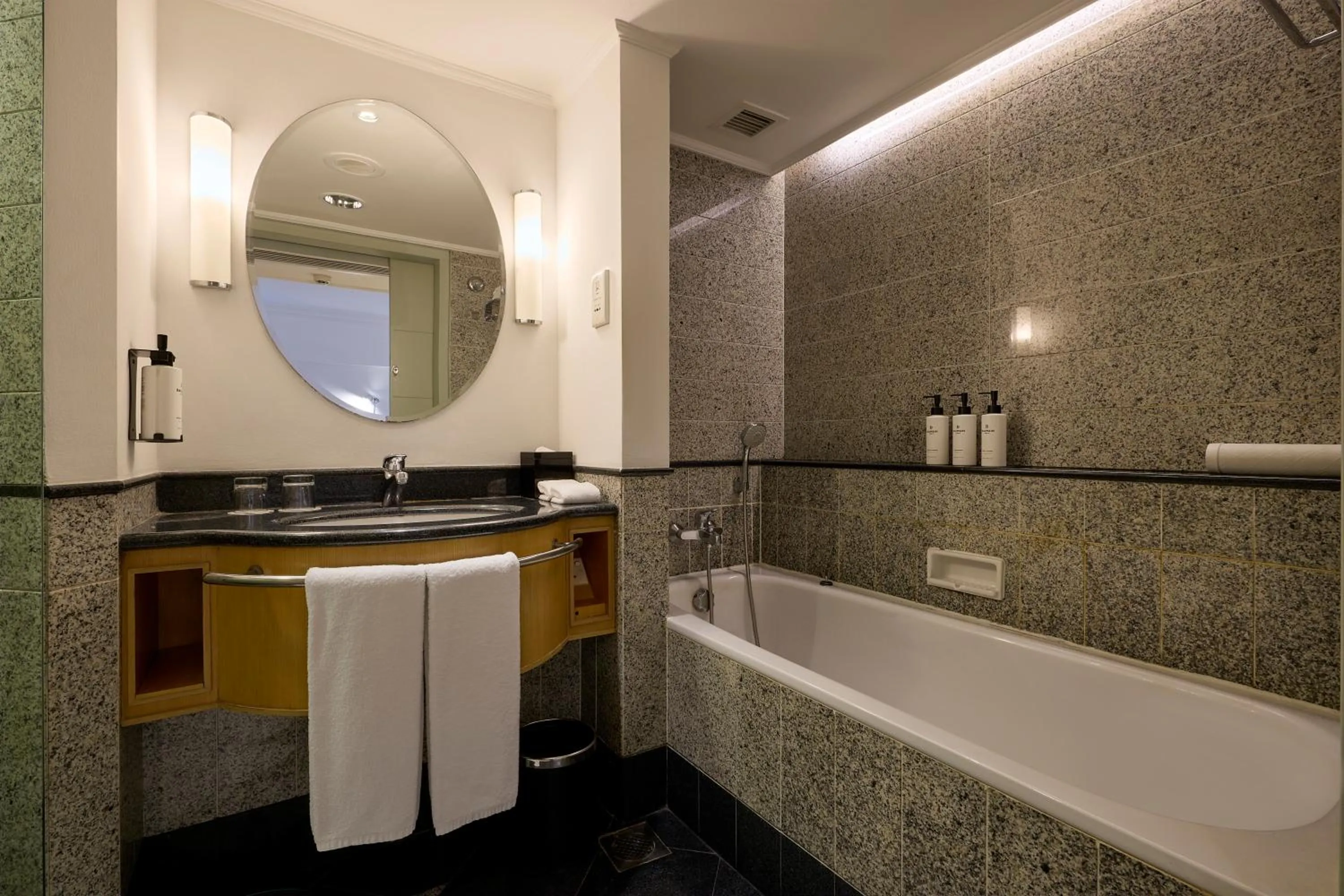 Bath in Sofitel Saigon Plaza