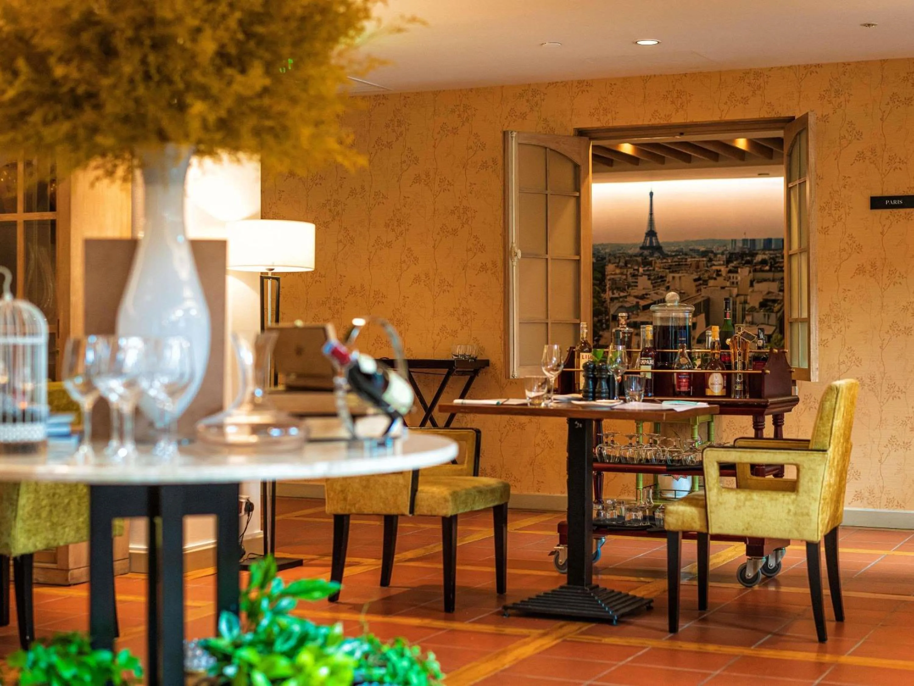 Restaurant/places to eat in Sofitel Saigon Plaza