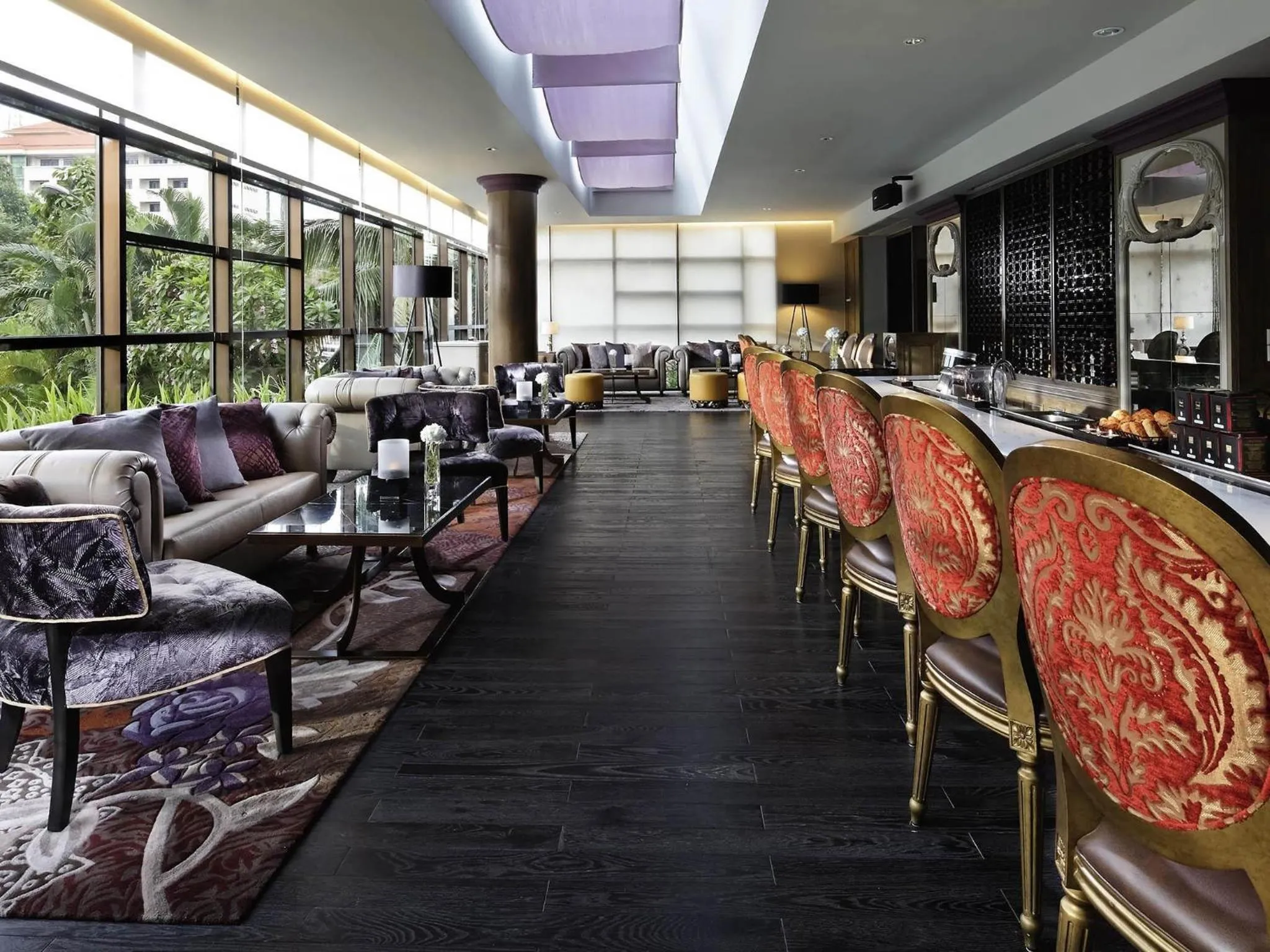 Lounge or bar in Sofitel Saigon Plaza