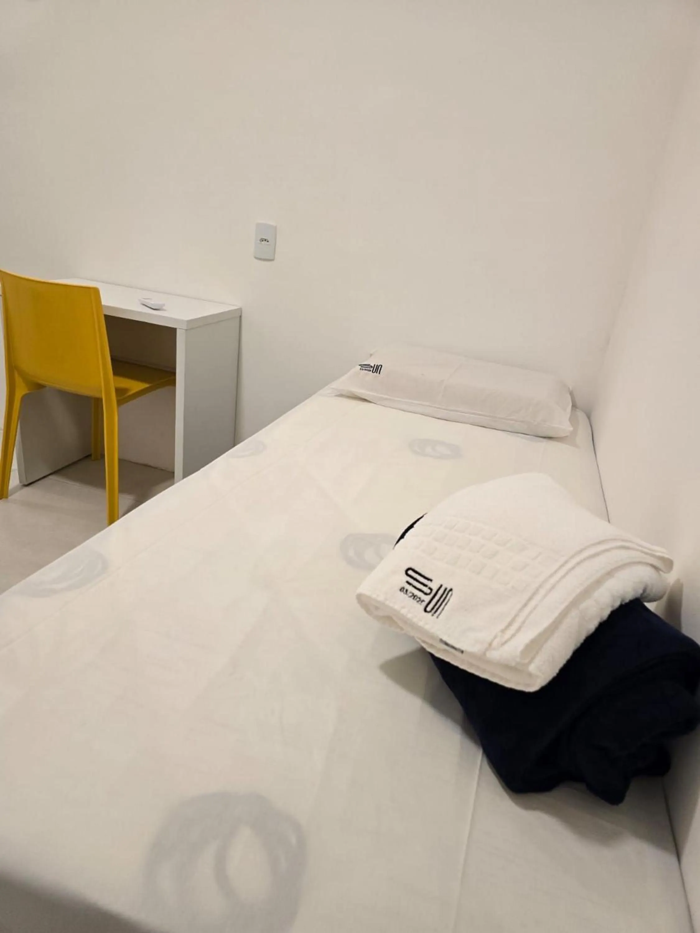 Bedroom, Bed in Sun Smart Hotel