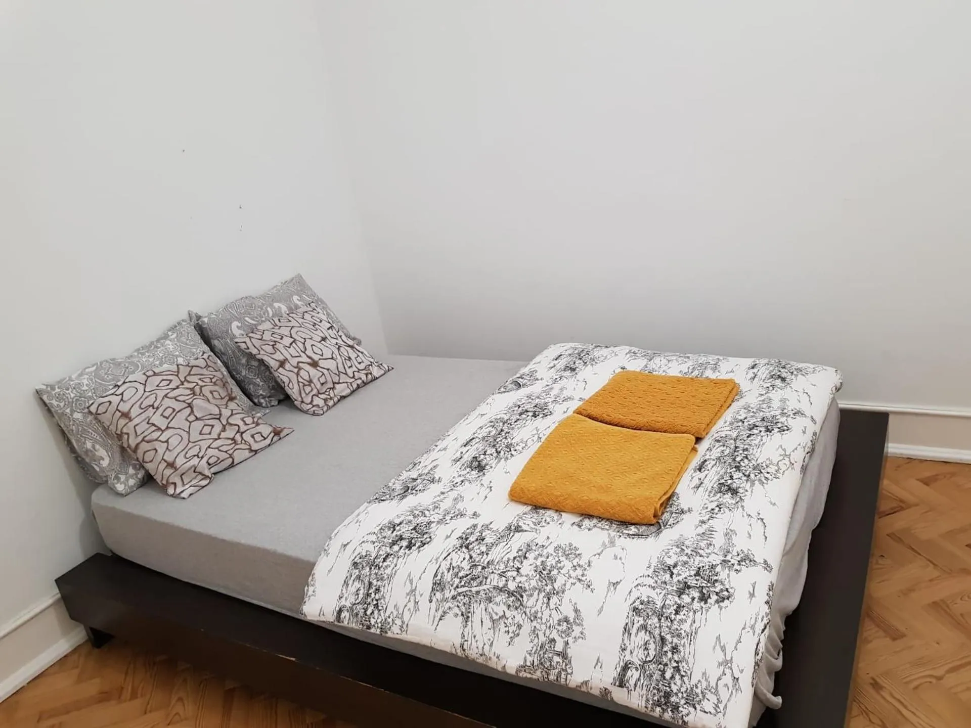 Bed in Rainbow Guest House