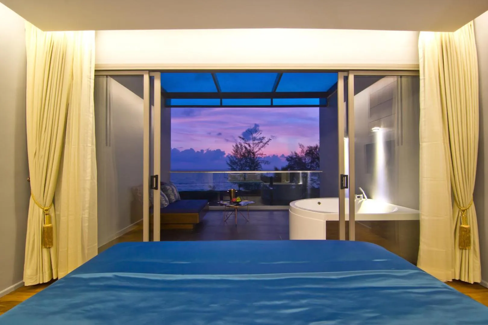 Bed in Le Coral Resort