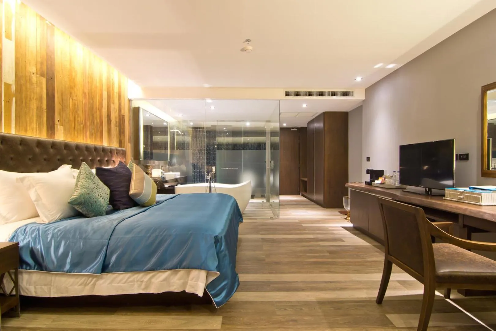 Living room, Bed in Le Coral Resort