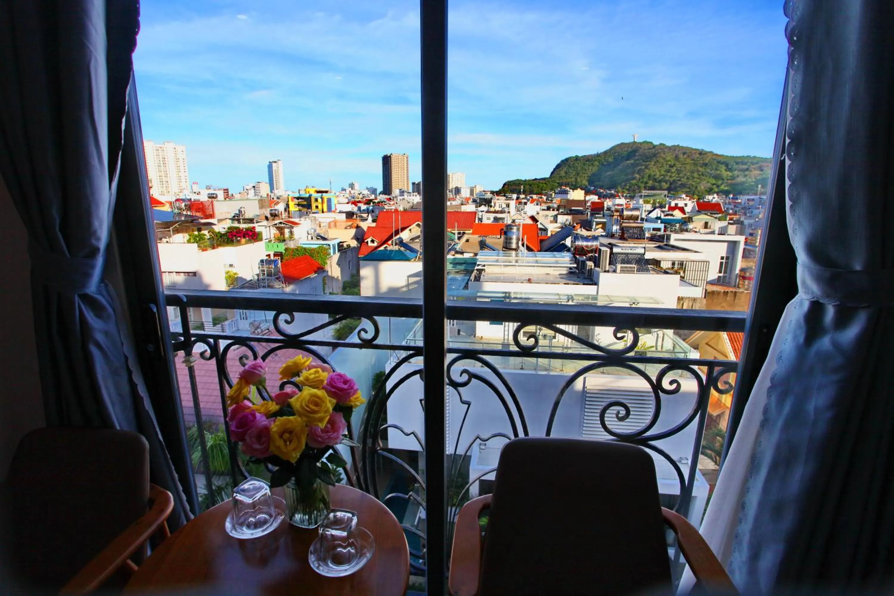 Triple Room with Balcony in Khách sạn Bạch Mai Vũng Tàu - Bach Mai Vung Tau hotel