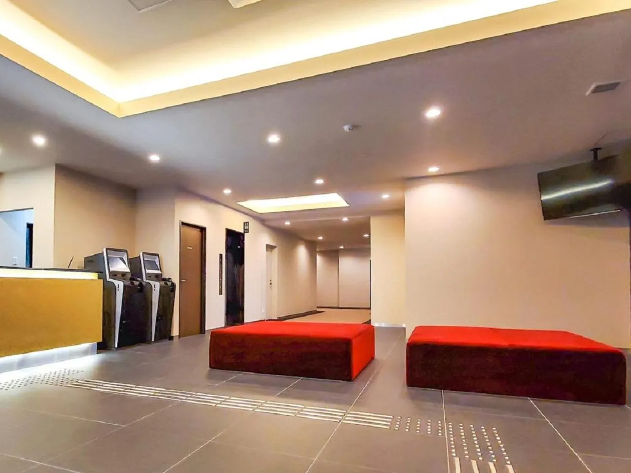 Lobby or reception in HOTEL LiVEMAX Kyoto Nijojonishi