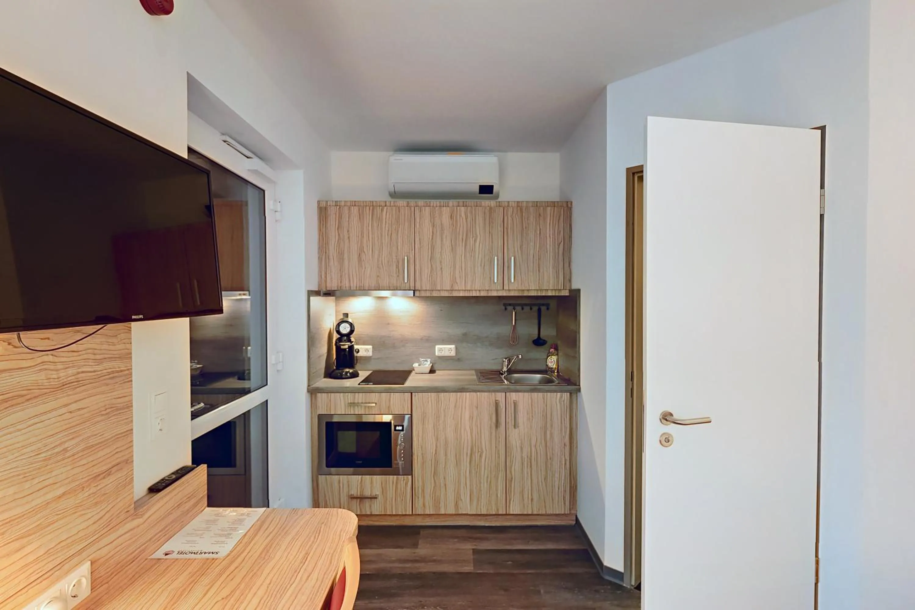 Kitchen or kitchenette in SmartMotel Emden - by Quartier96 GmbH