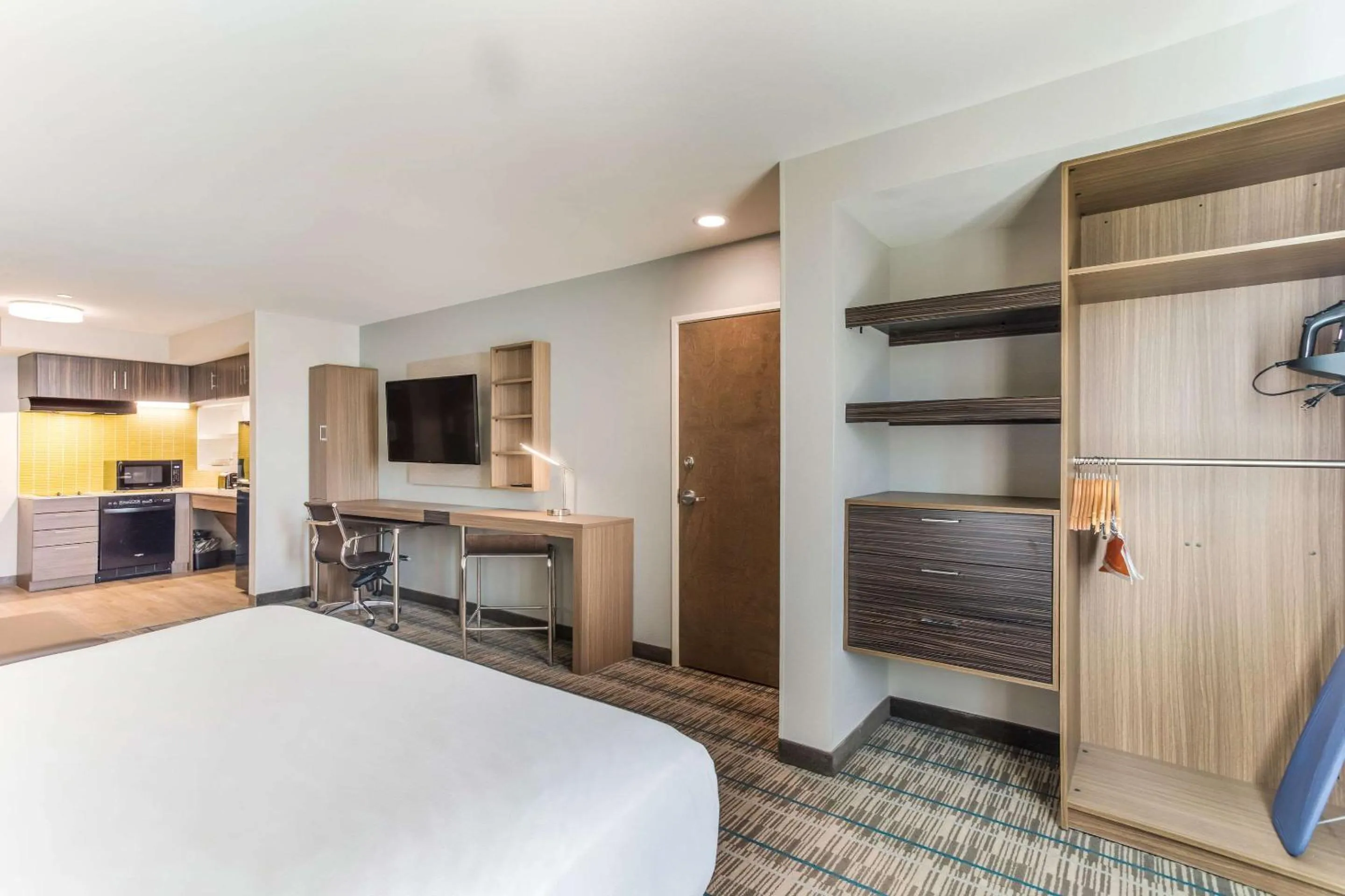 Bedroom, Bed in MainStay Suites Murfreesboro