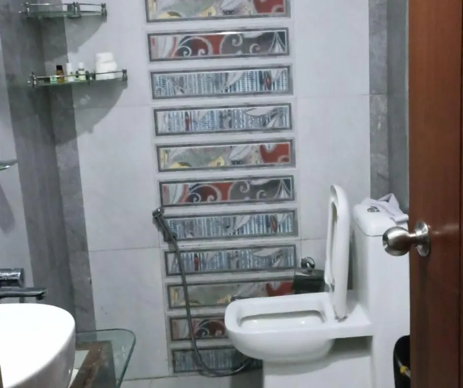 Bathroom in Icebergs Mussoorie - A Boutique stay and 24 hrs roof top cafe