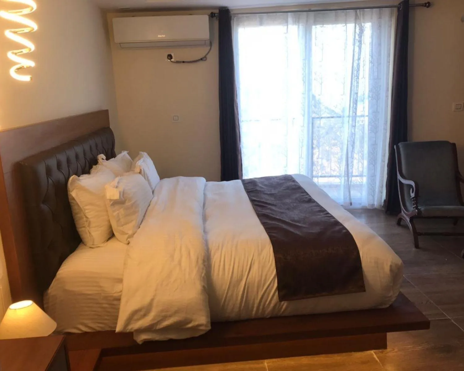 Bedroom, Bed in Icebergs Mussoorie - A Boutique stay and 24 hrs roof top cafe