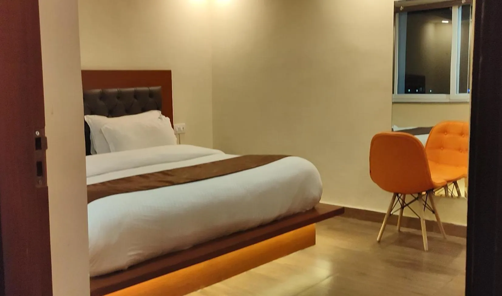 Bedroom, Bed in Icebergs Mussoorie - A Boutique stay and 24 hrs roof top cafe