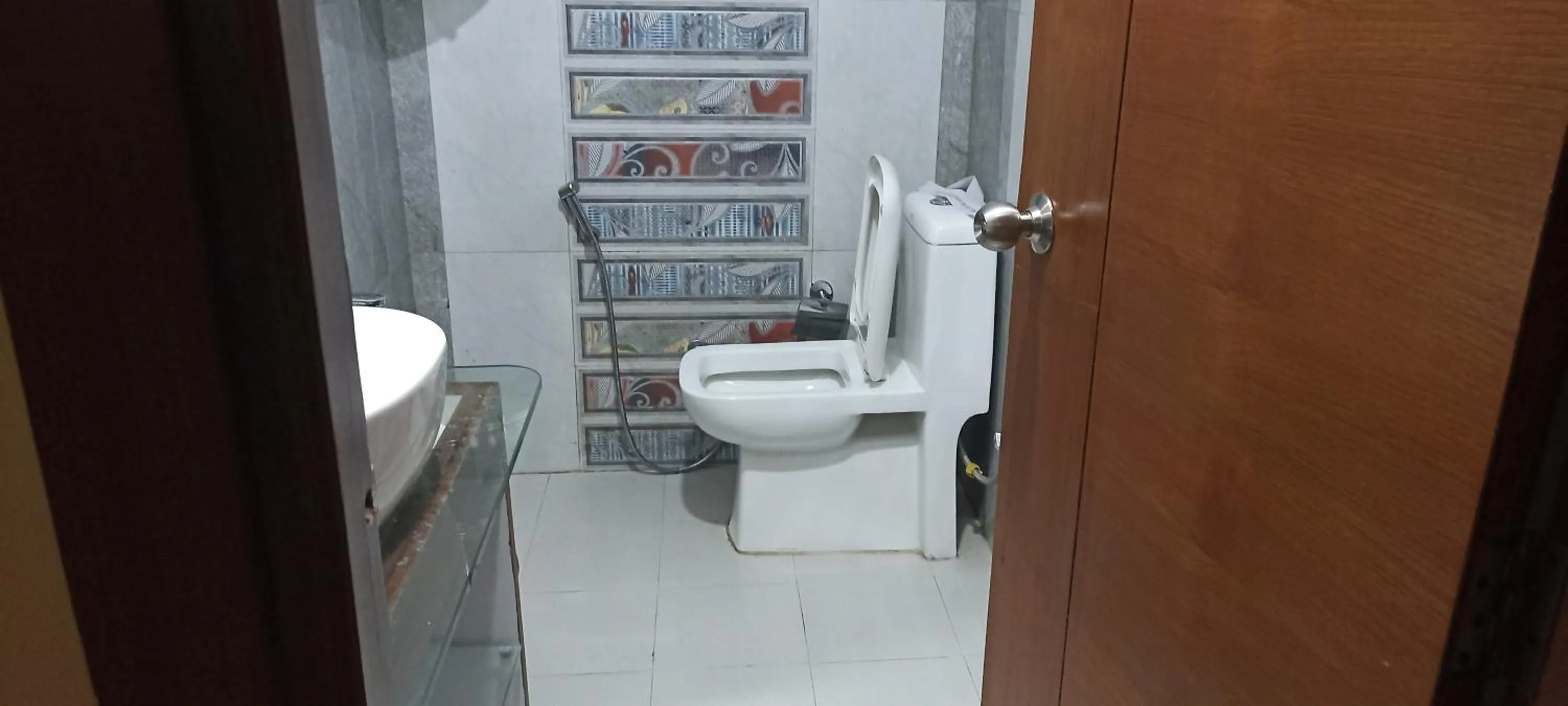 Bathroom in Icebergs Mussoorie - A Boutique stay and 24 hrs roof top cafe