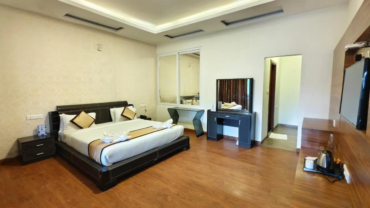 Bedroom, Bed in Yantra Resort, Ooty