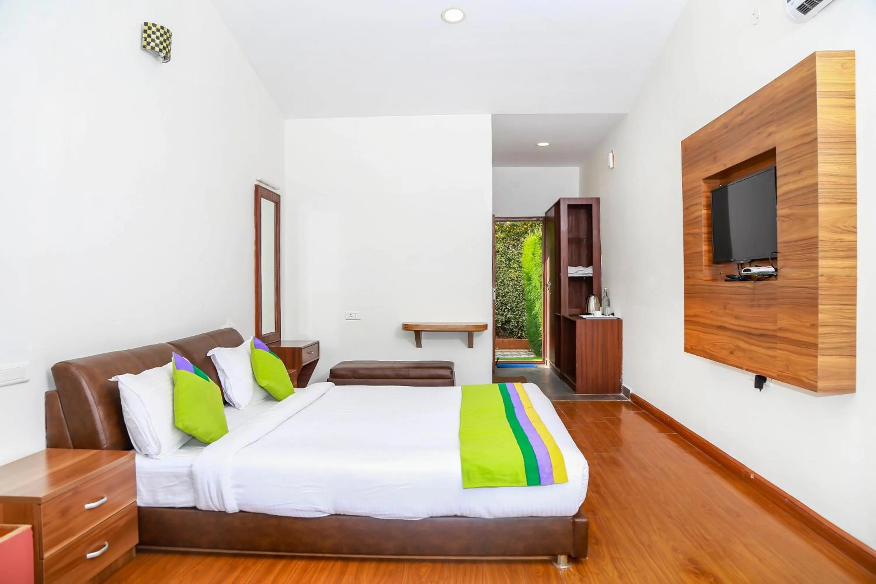Bedroom, Bed in Yantra Resort, Ooty