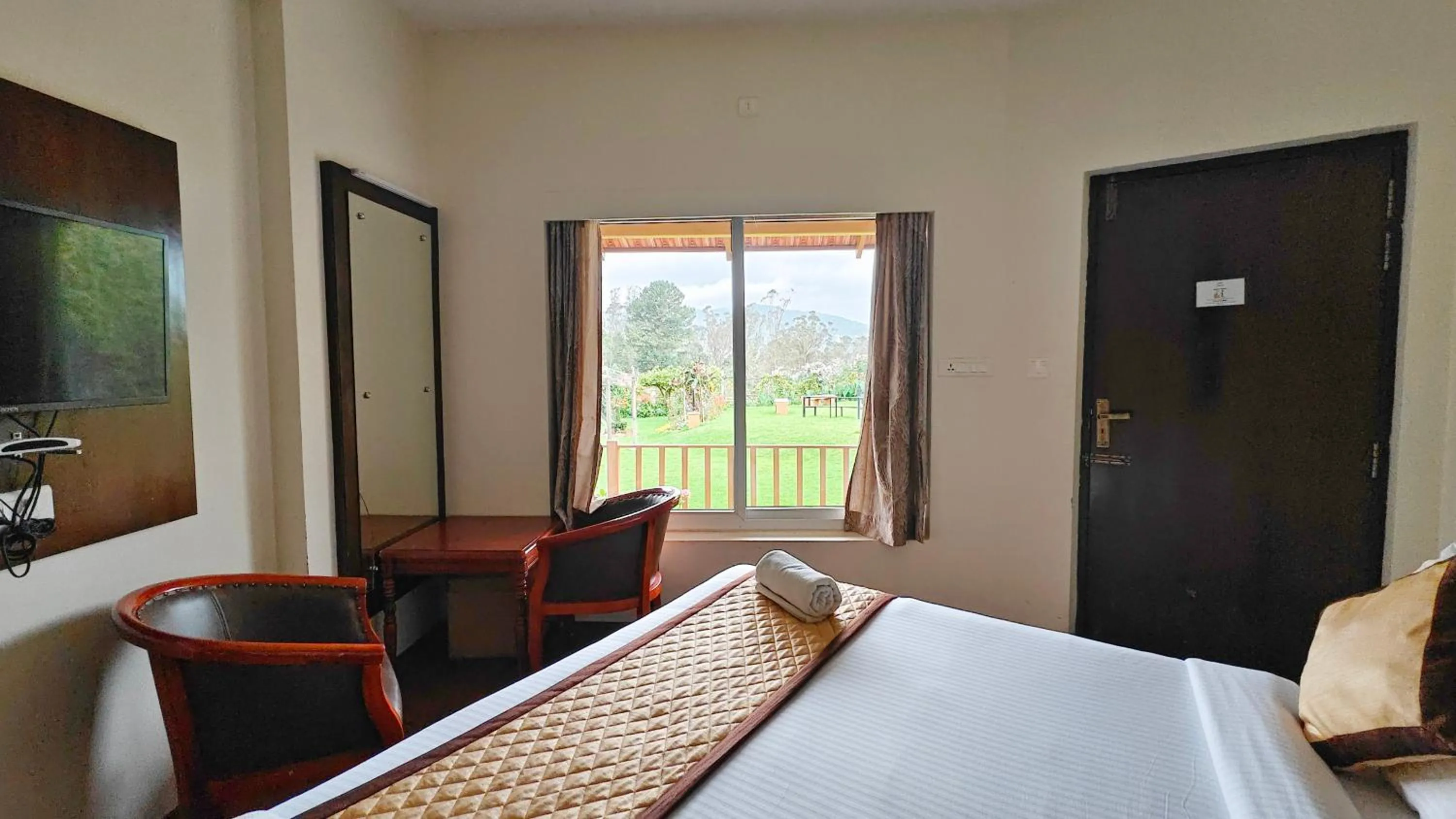 View (from property/room), Bed in Yantra Resort, Ooty
