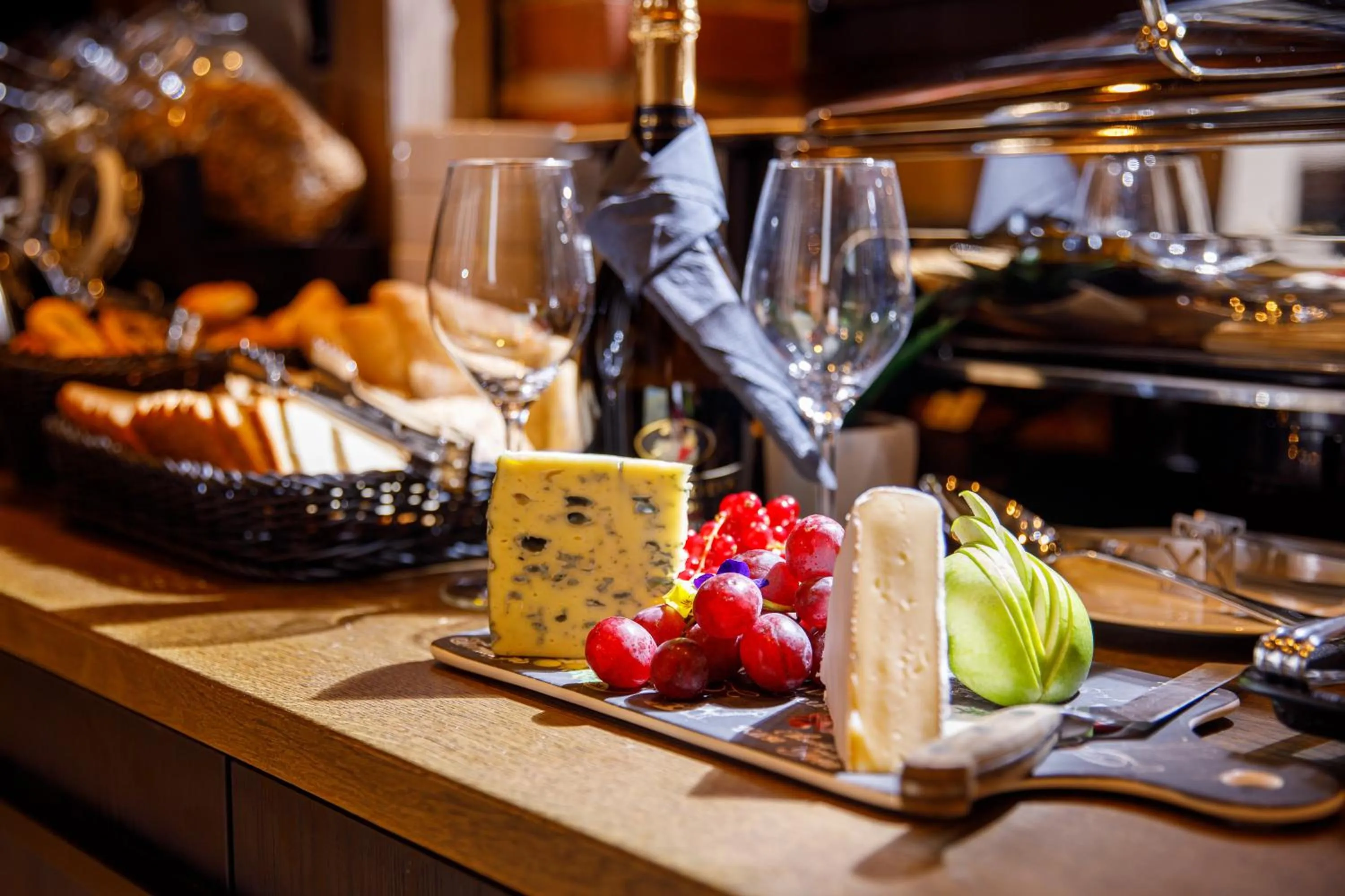 Breakfast in SCHUSTER Boarding House