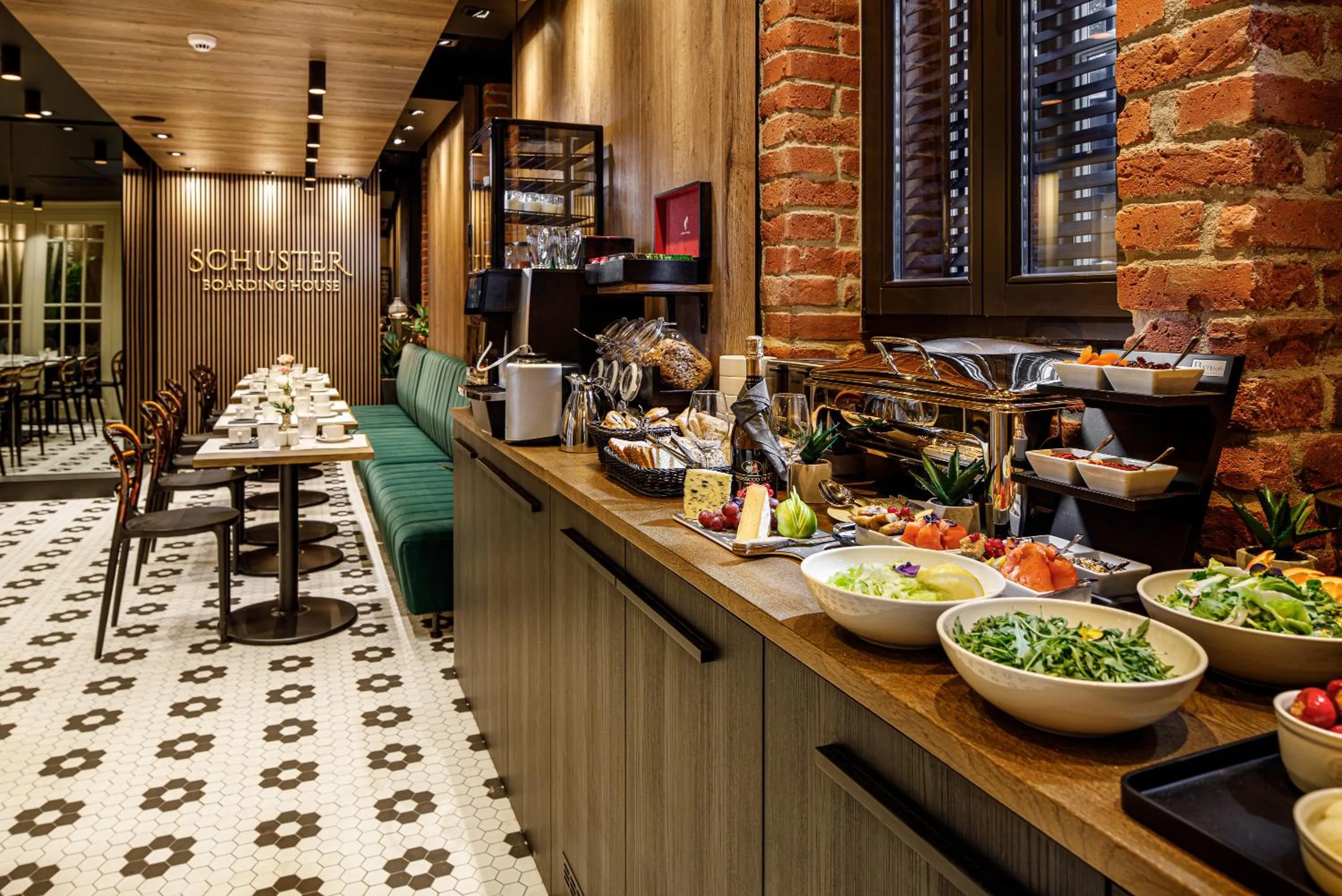 Breakfast in SCHUSTER Boarding House