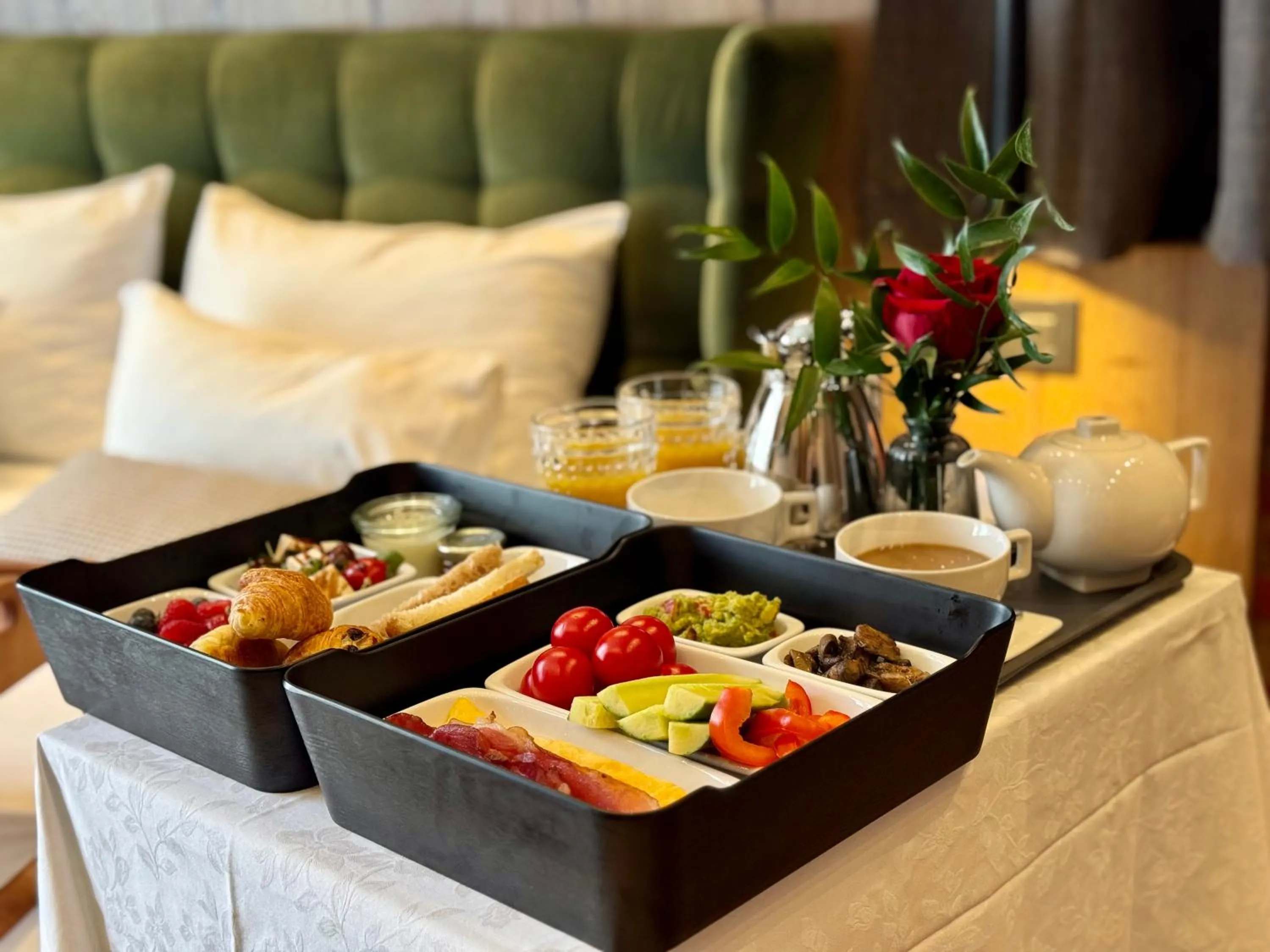 Breakfast in SCHUSTER Boarding House