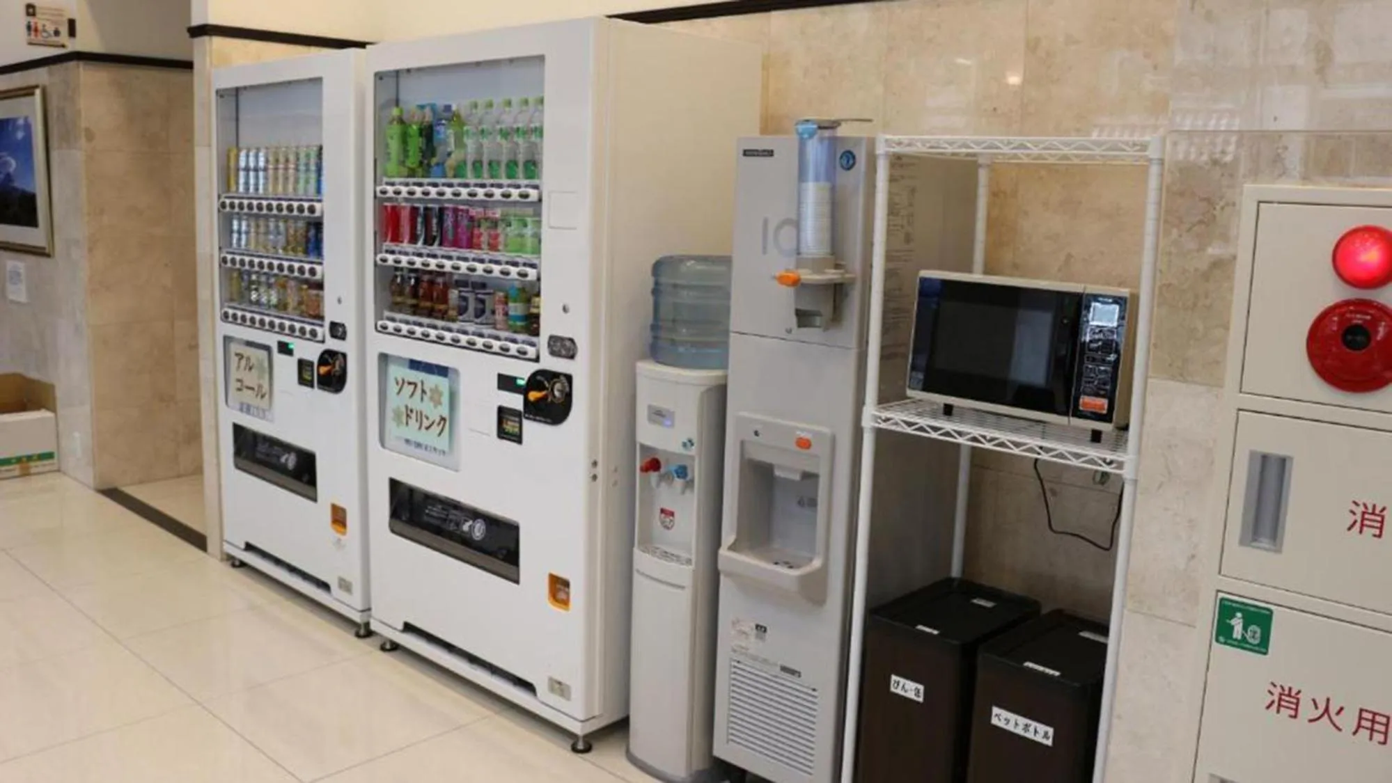 vending machine in Toyoko Inn Hiroshima Heiwa-odori