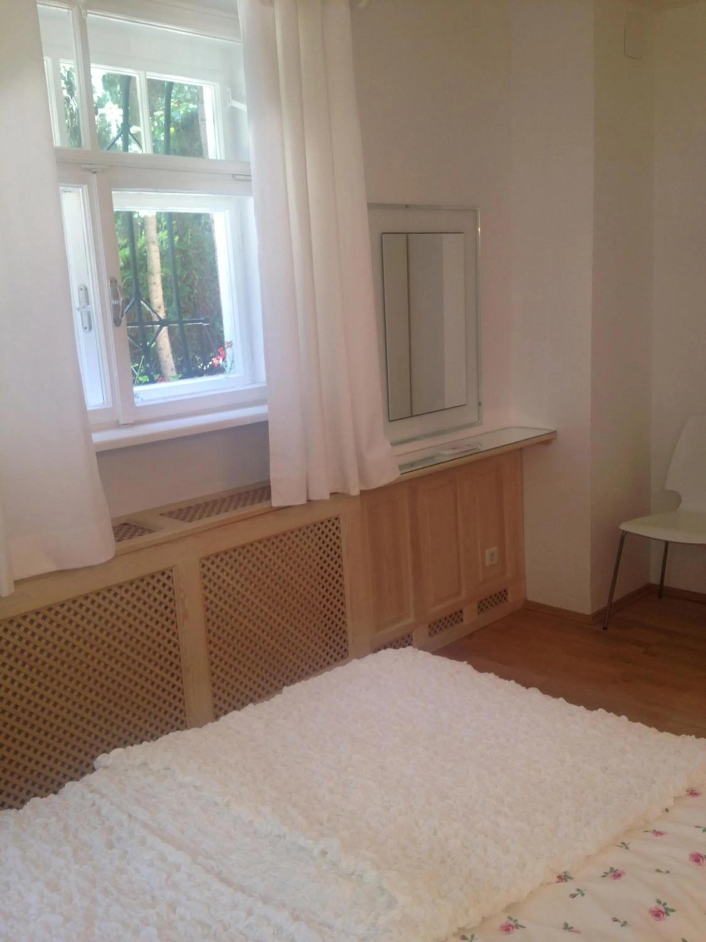 Bedroom, Bed in Exquisites Gartenapartment in eleganter Jugendstilvilla