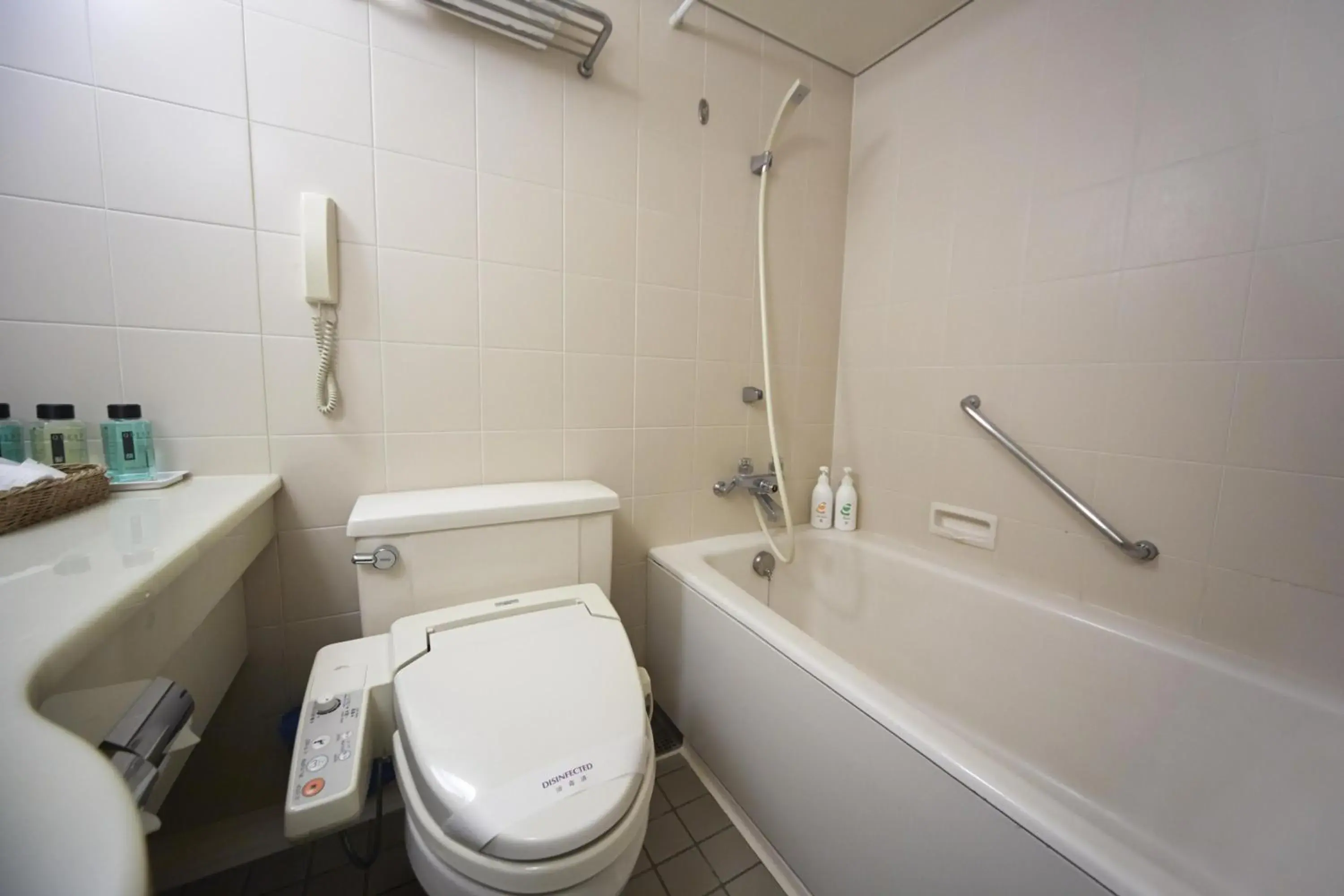 Twin Room with Bathtub - Non-Smoking - 6F-7F (28㎡) in Hotel New Tsuruta Twin Room with Bathtub - Non-Smoking - 6F-7F (28㎡) in Hotel New Tsuruta