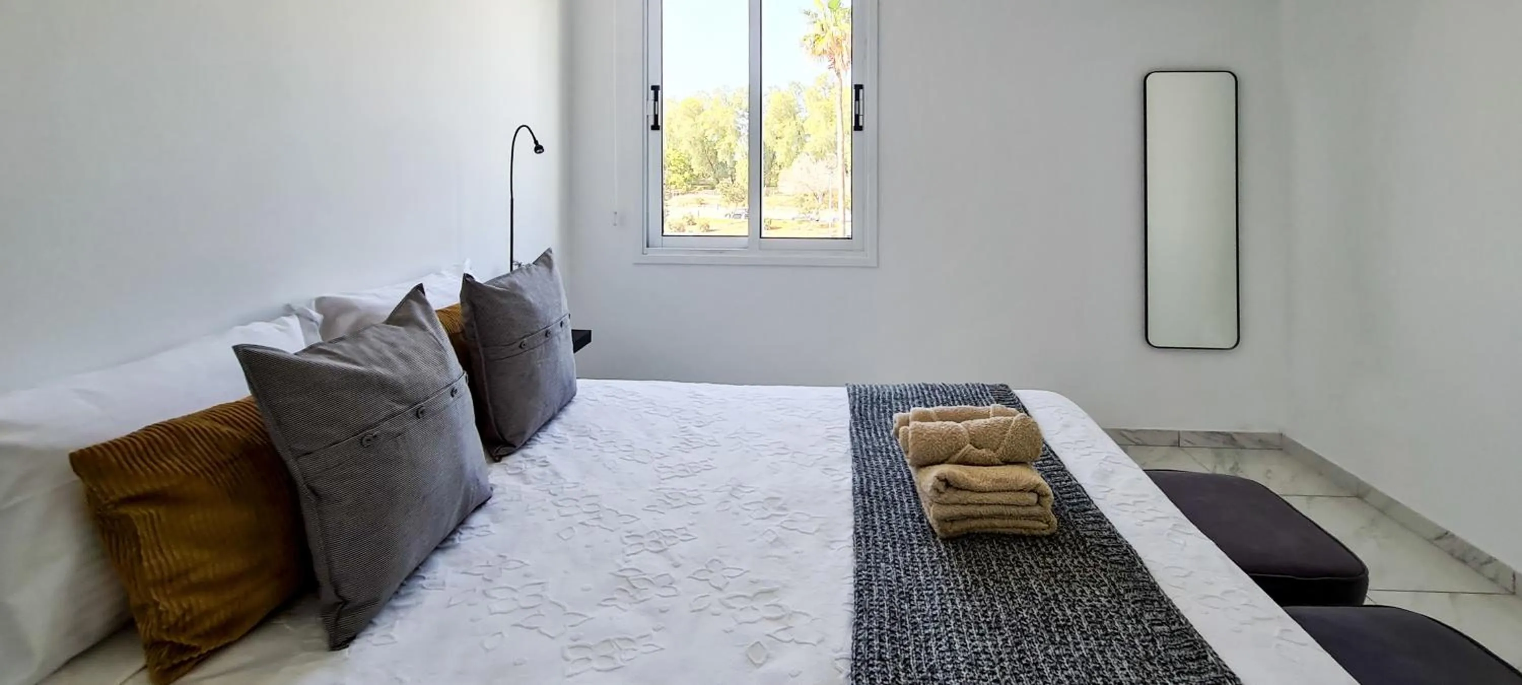 Bed in Phaedrus Living - Seaside Executive Flat Harbour 206