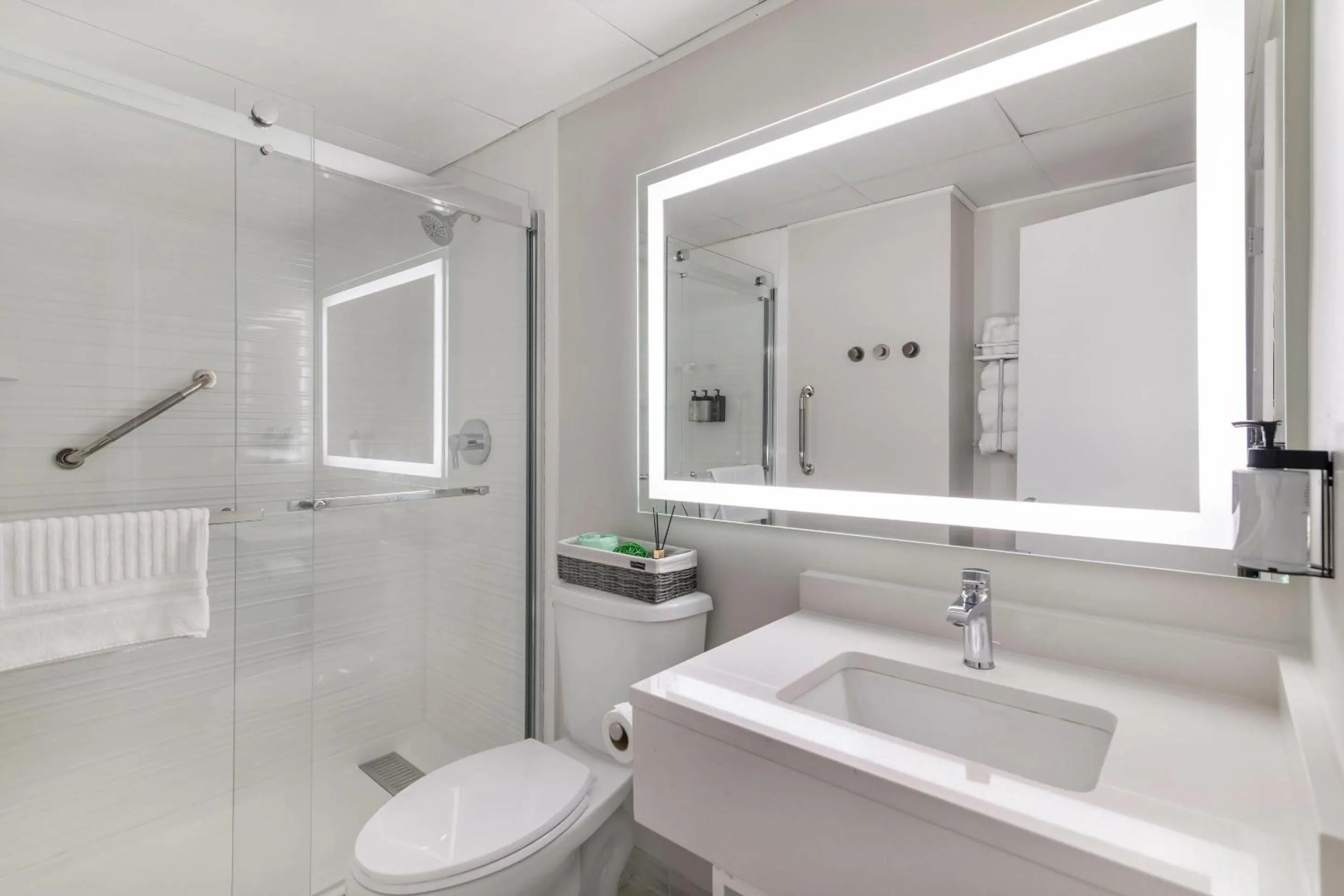 Bedroom in Heritage House Inn on Cape Cod, an Ascend Collection Hotel