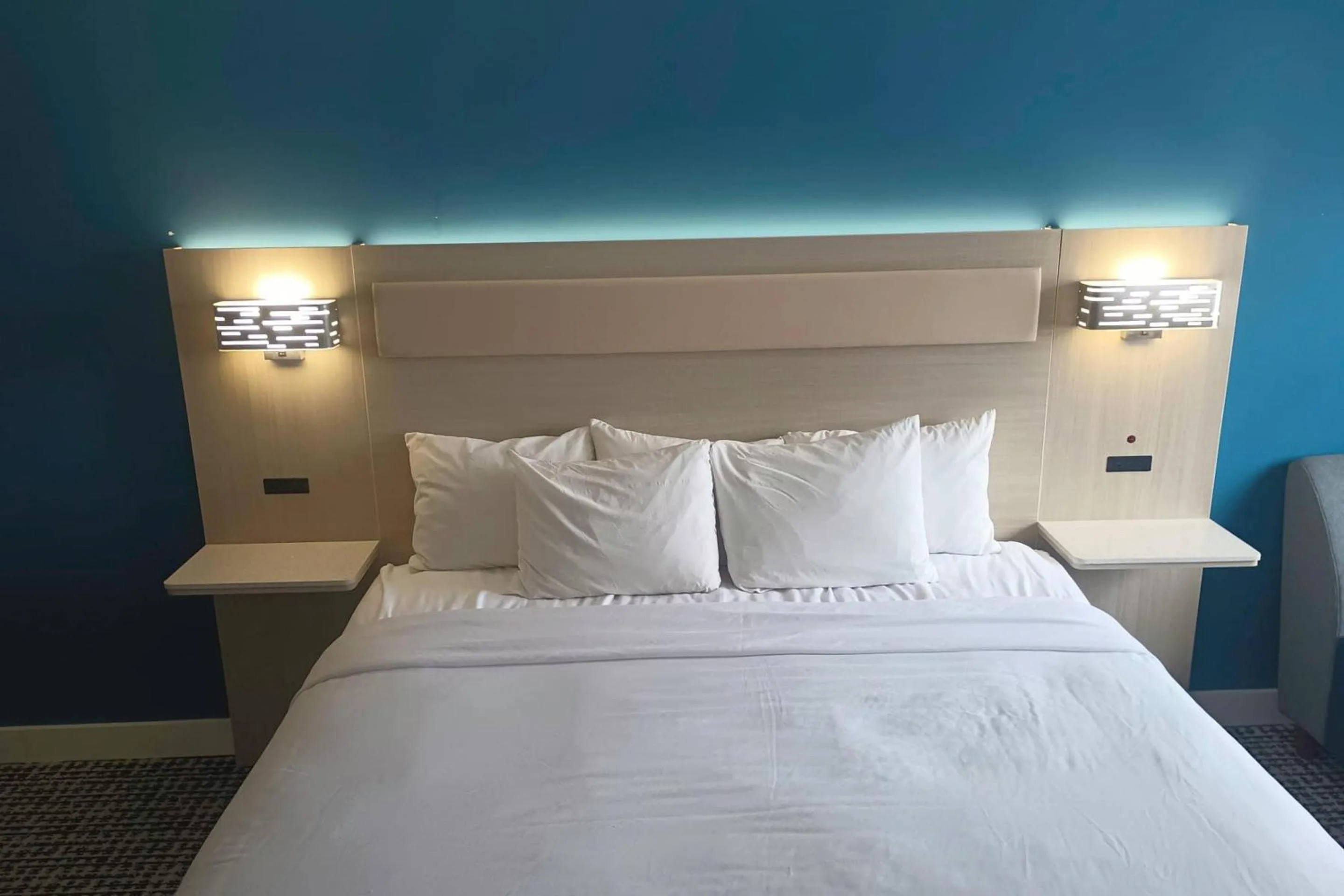 Bedroom, Bed in Heritage House Inn on Cape Cod, an Ascend Collection Hotel