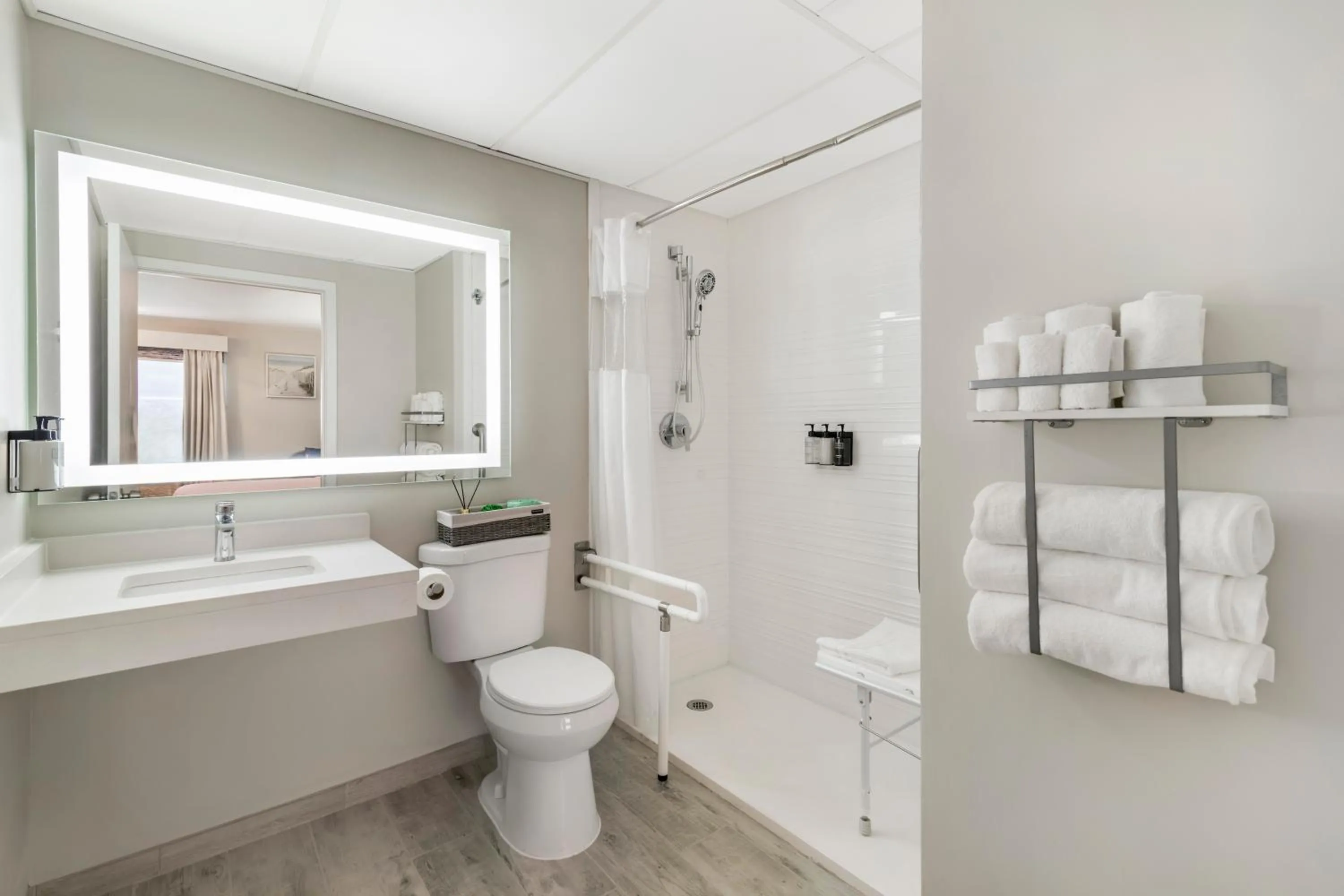 Bathroom in Heritage House Inn on Cape Cod, an Ascend Collection Hotel