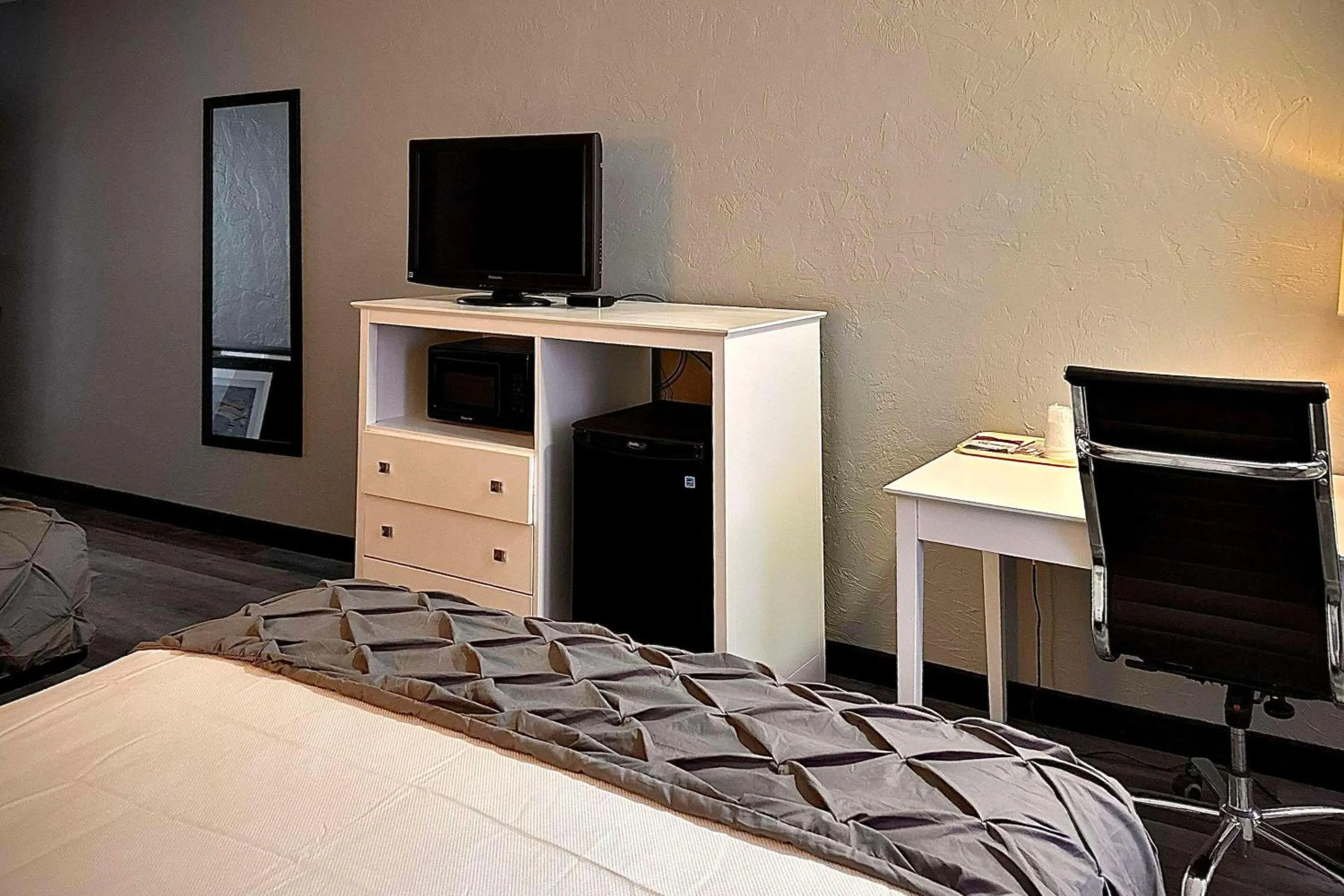 Bedroom, Bed in Heritage House Inn on Cape Cod, an Ascend Collection Hotel